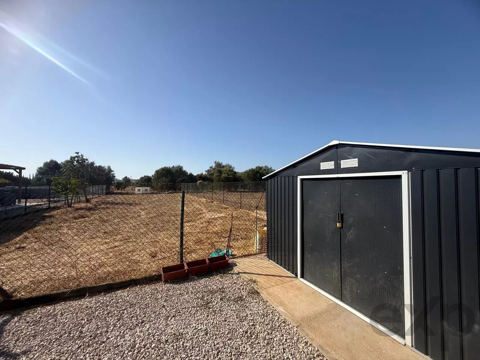 Villa no Algarve, renovada em 2023. 4 q, 2 c de banho, 108 m² em terr. de 1.100 m². Ampliação até 300 m². Jardim virado a sul, piscina, perto do Aeroporto de Faro. Ideal para Airbnb ou família. 86370650 image 20