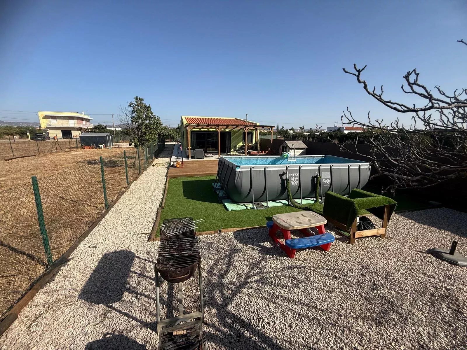 Villa no Algarve, renovada em 2023. 4 q, 2 c de banho, 108 m² em terr. de 1.100 m². Ampliação até 300 m². Jardim virado a sul, piscina, perto do Aeroporto de Faro. Ideal para Airbnb ou família. 86370650 image 17