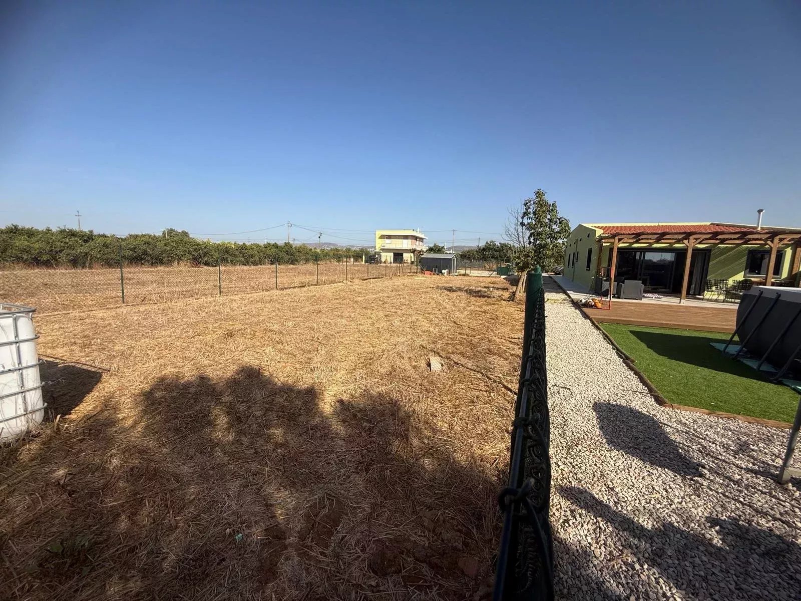 Villa no Algarve, renovada em 2023. 4 q, 2 c de banho, 108 m² em terr. de 1.100 m². Ampliação até 300 m². Jardim virado a sul, piscina, perto do Aeroporto de Faro. Ideal para Airbnb ou família. 86370650 image 15