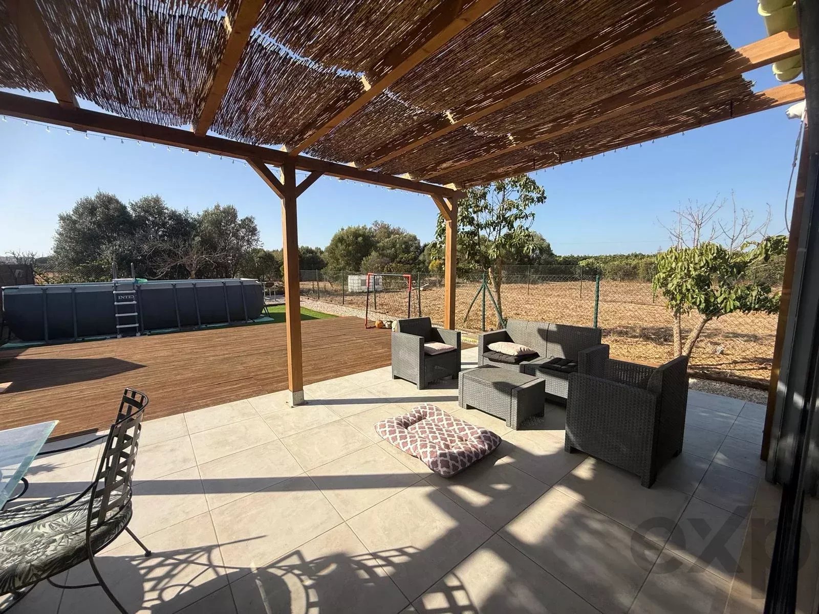 Villa no Algarve, renovada em 2023. 4 q, 2 c de banho, 108 m² em terr. de 1.100 m². Ampliação até 300 m². Jardim virado a sul, piscina, perto do Aeroporto de Faro. Ideal para Airbnb ou família. 86370650 image 22