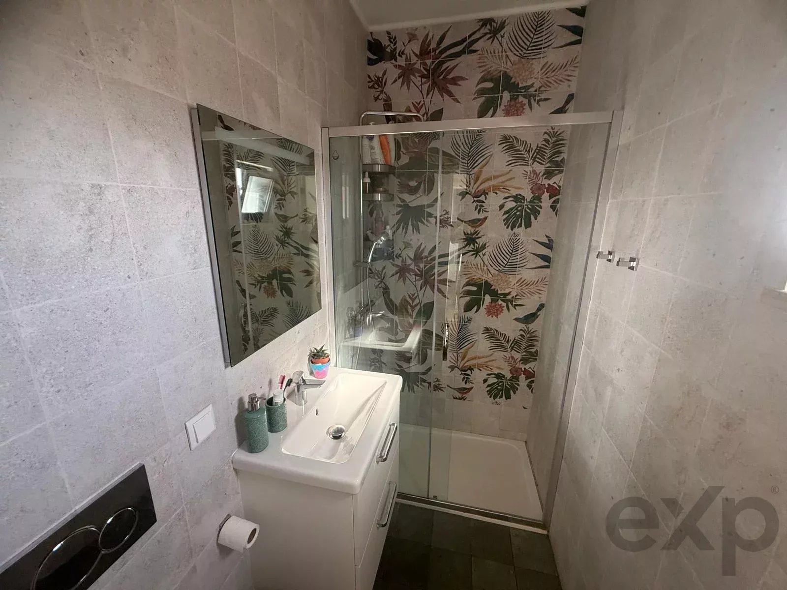 Villa no Algarve, renovada em 2023. 4 q, 2 c de banho, 108 m² em terr. de 1.100 m². Ampliação até 300 m². Jardim virado a sul, piscina, perto do Aeroporto de Faro. Ideal para Airbnb ou família. 86370650 image 8