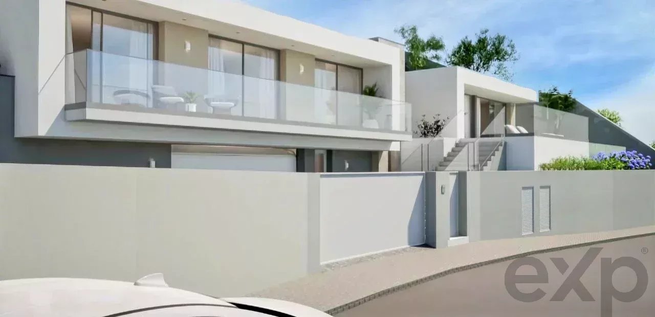 Luxuosa Moradia com Piscinano Arco da Calheta