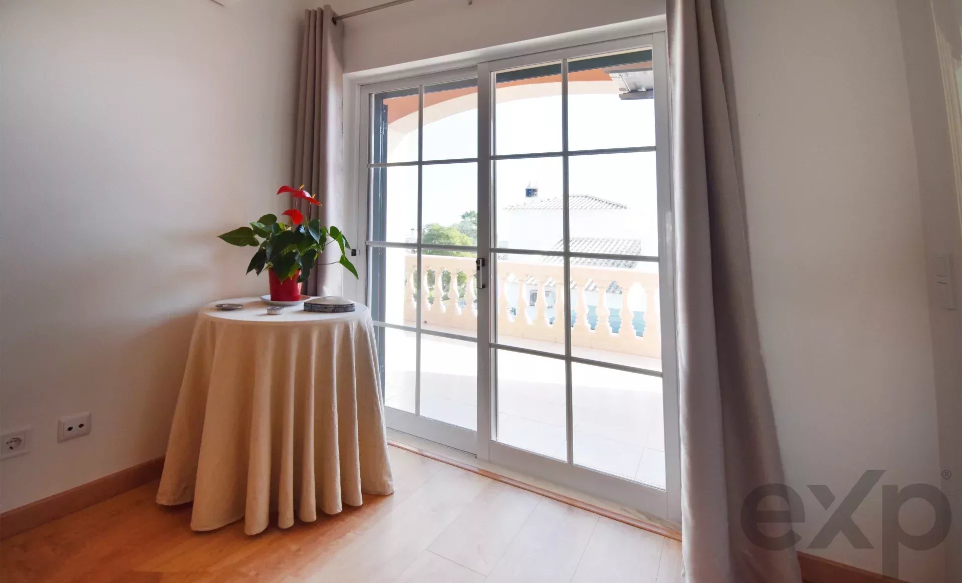Three‑bedroom house, includes a one‑bedroom annex, swimming pool and garage 86405935 image 24