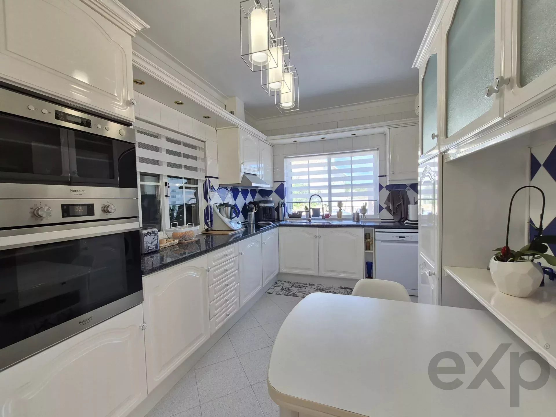 Three‑bedroom house, includes a one‑bedroom annex, swimming pool and garage 86405935 image 12