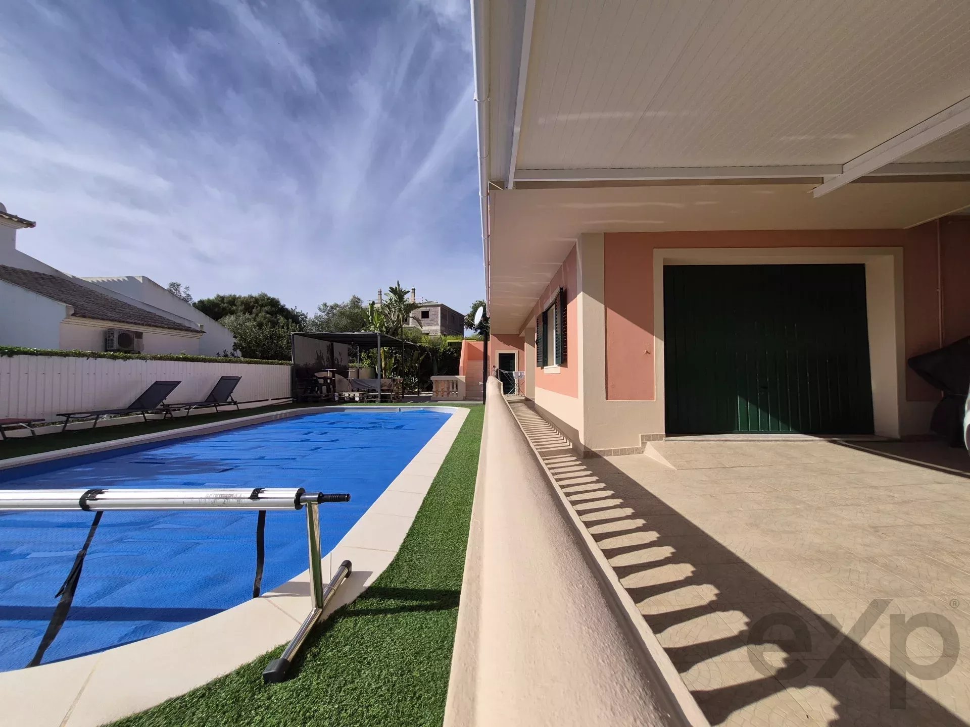 Three‑bedroom house, includes a one‑bedroom annex, swimming pool and garage 86405935 image 62