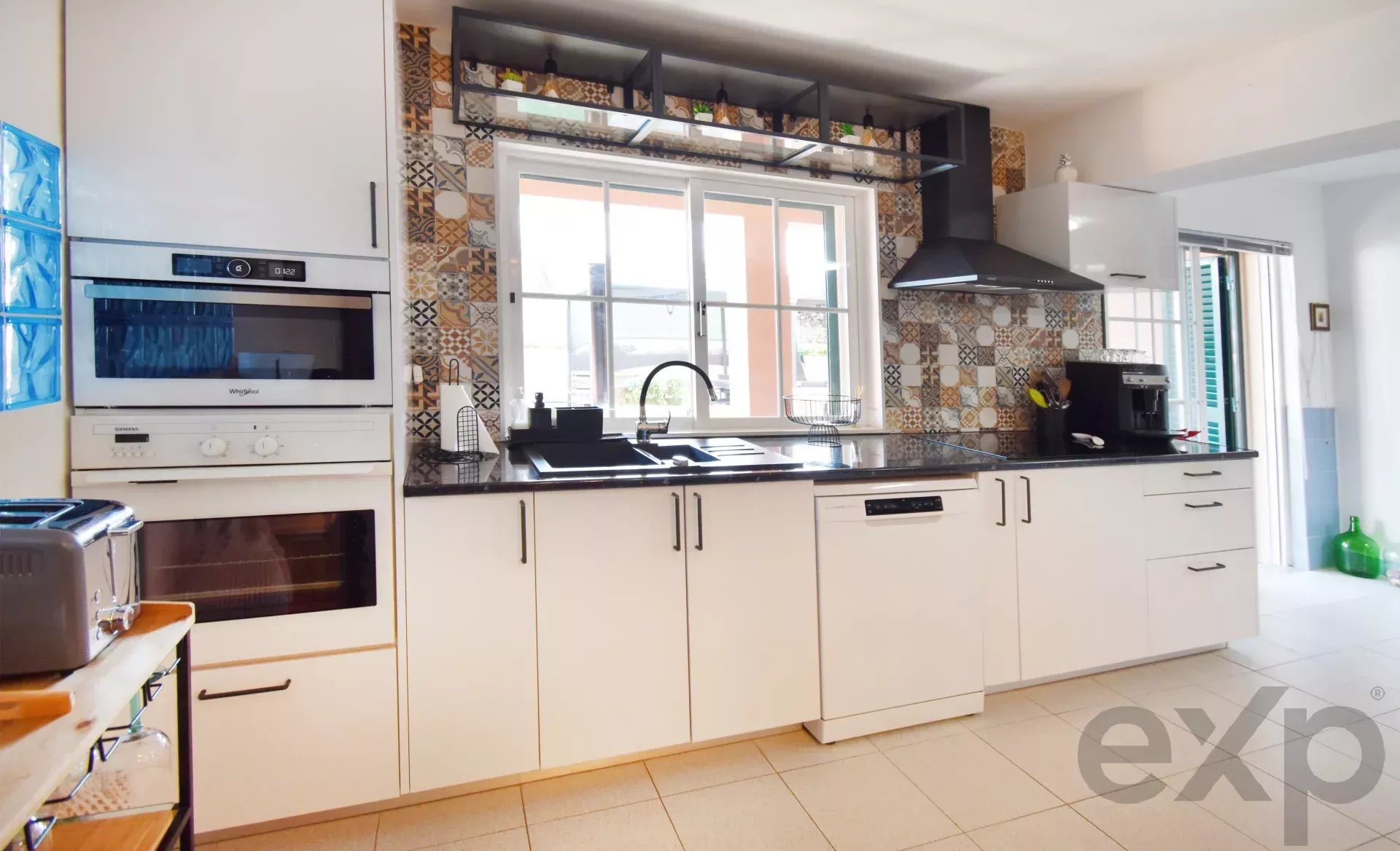 Three‑bedroom house, includes a one‑bedroom annex, swimming pool and garage 86405935 image 45