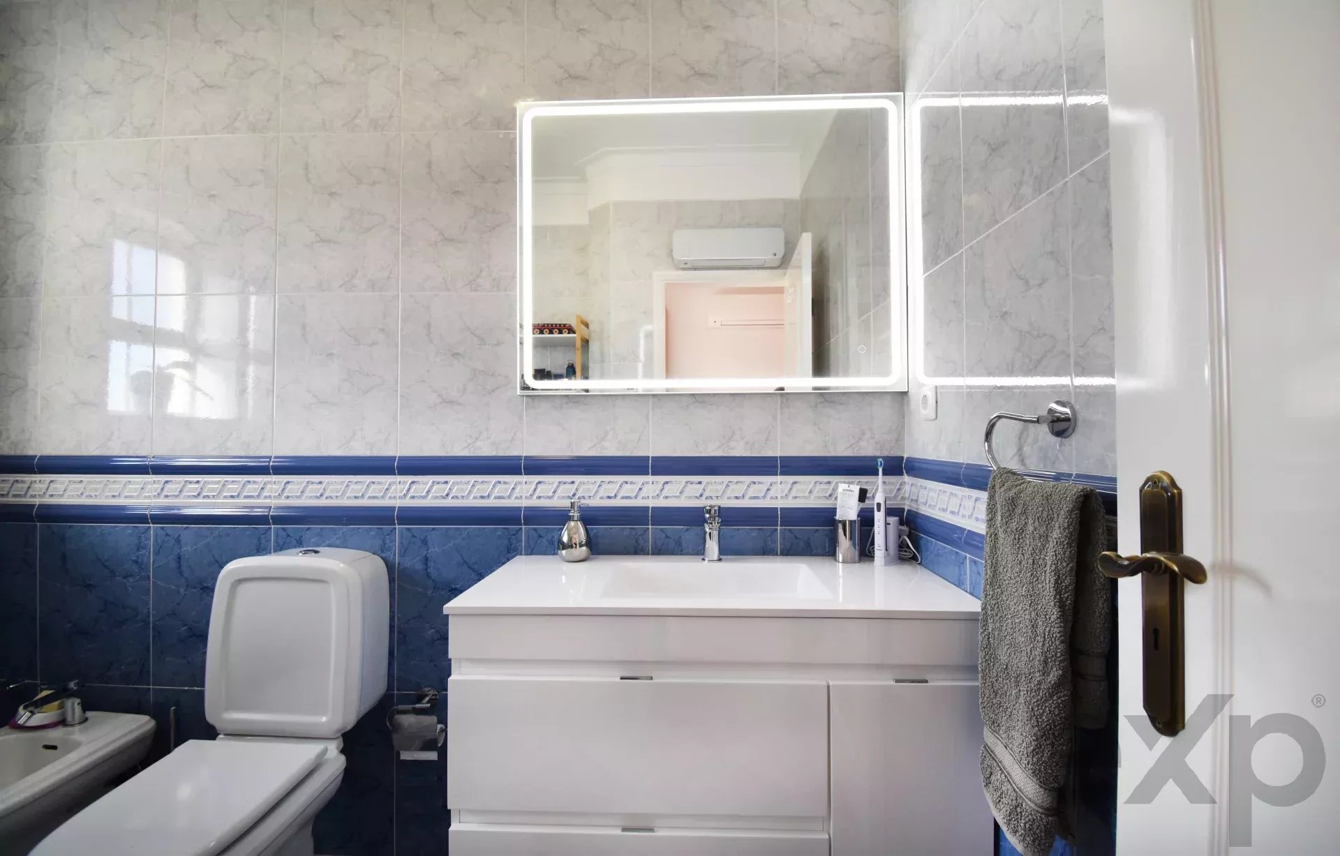 Three‑bedroom house, includes a one‑bedroom annex, swimming pool and garage 86405935 image 29