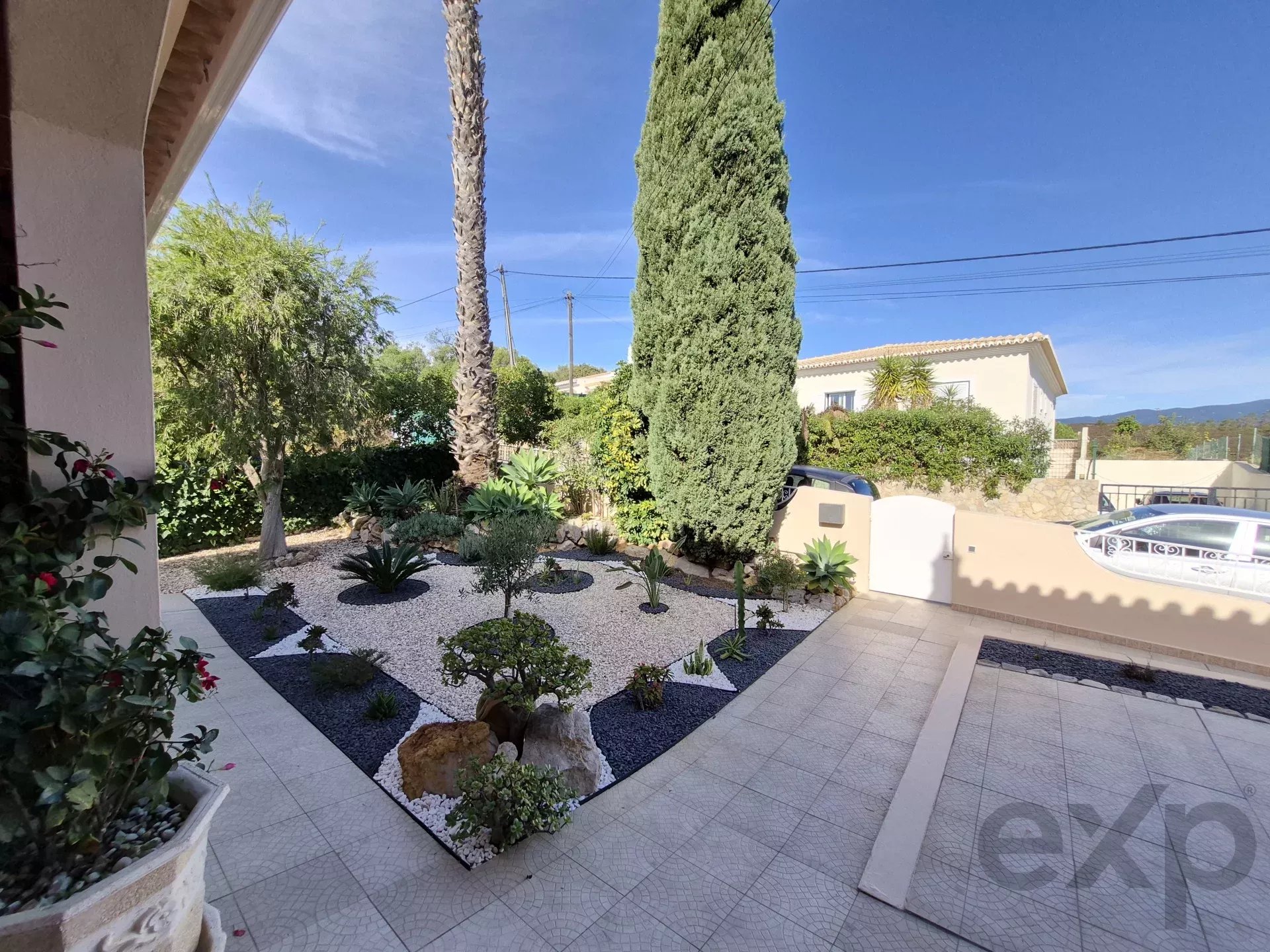 Three‑bedroom house, includes a one‑bedroom annex, swimming pool and garage 86405935 image 65