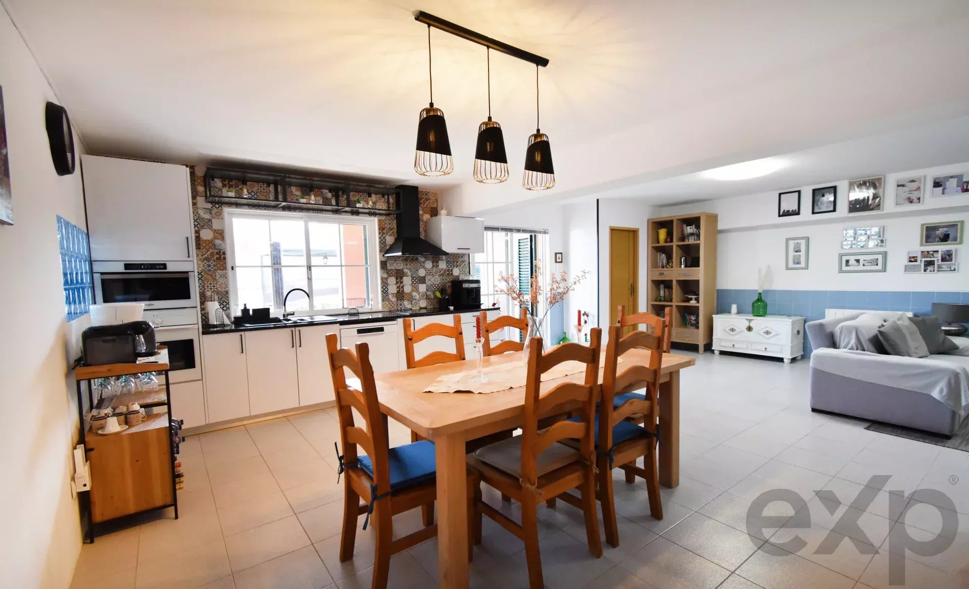 Three‑bedroom house, includes a one‑bedroom annex, swimming pool and garage 86405935 image 43