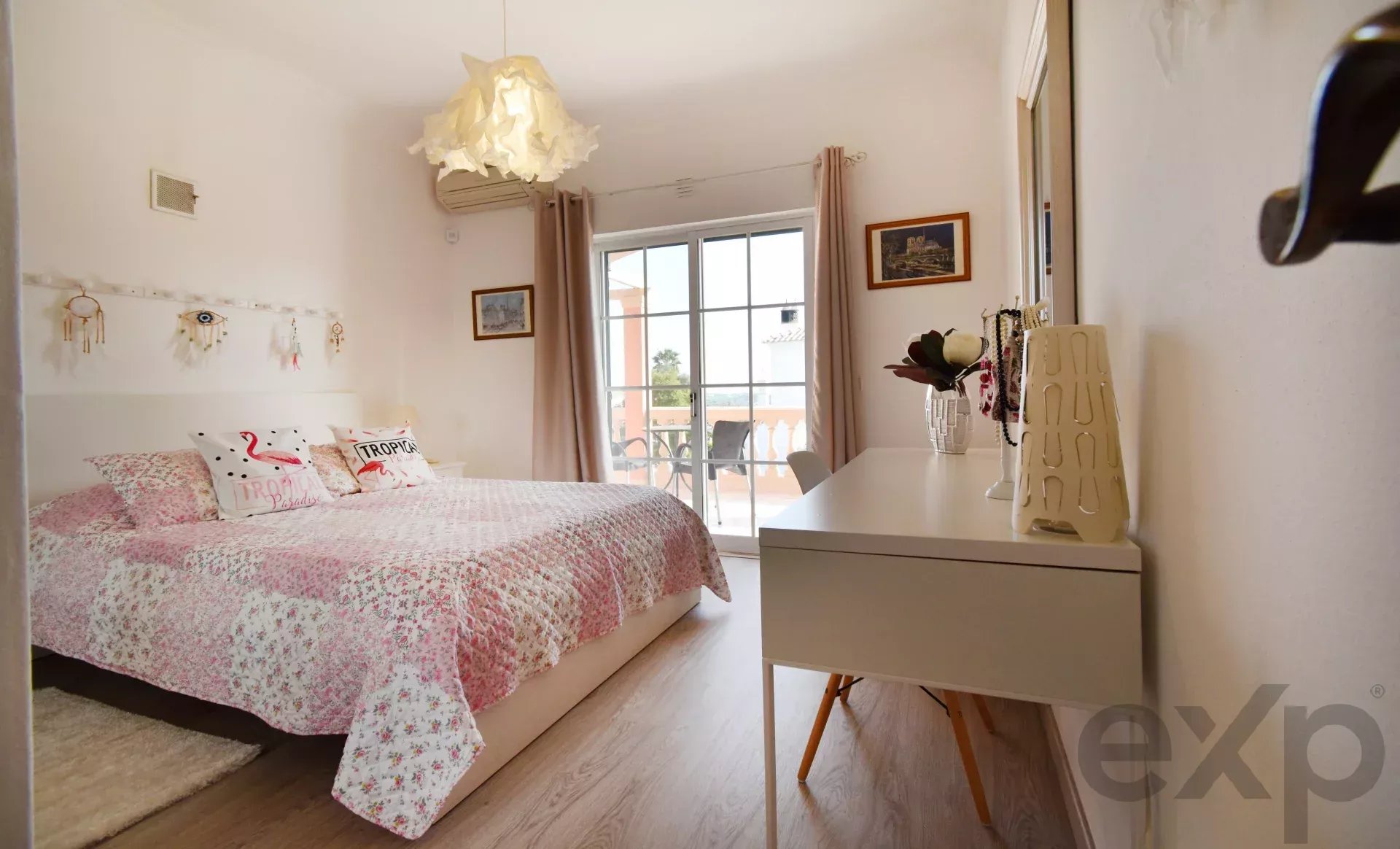 Three‑bedroom house, includes a one‑bedroom annex, swimming pool and garage 86405935 image 18