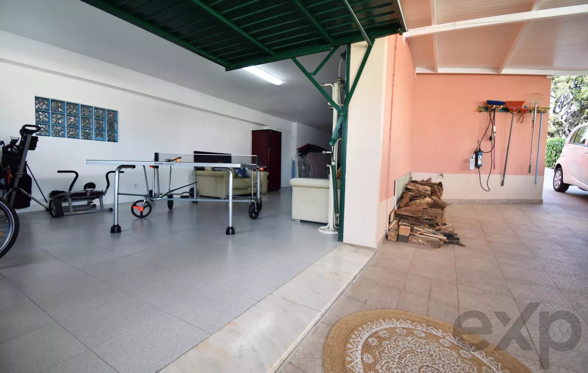 Three‑bedroom house, includes a one‑bedroom annex, swimming pool and garage 86405935 image 56
