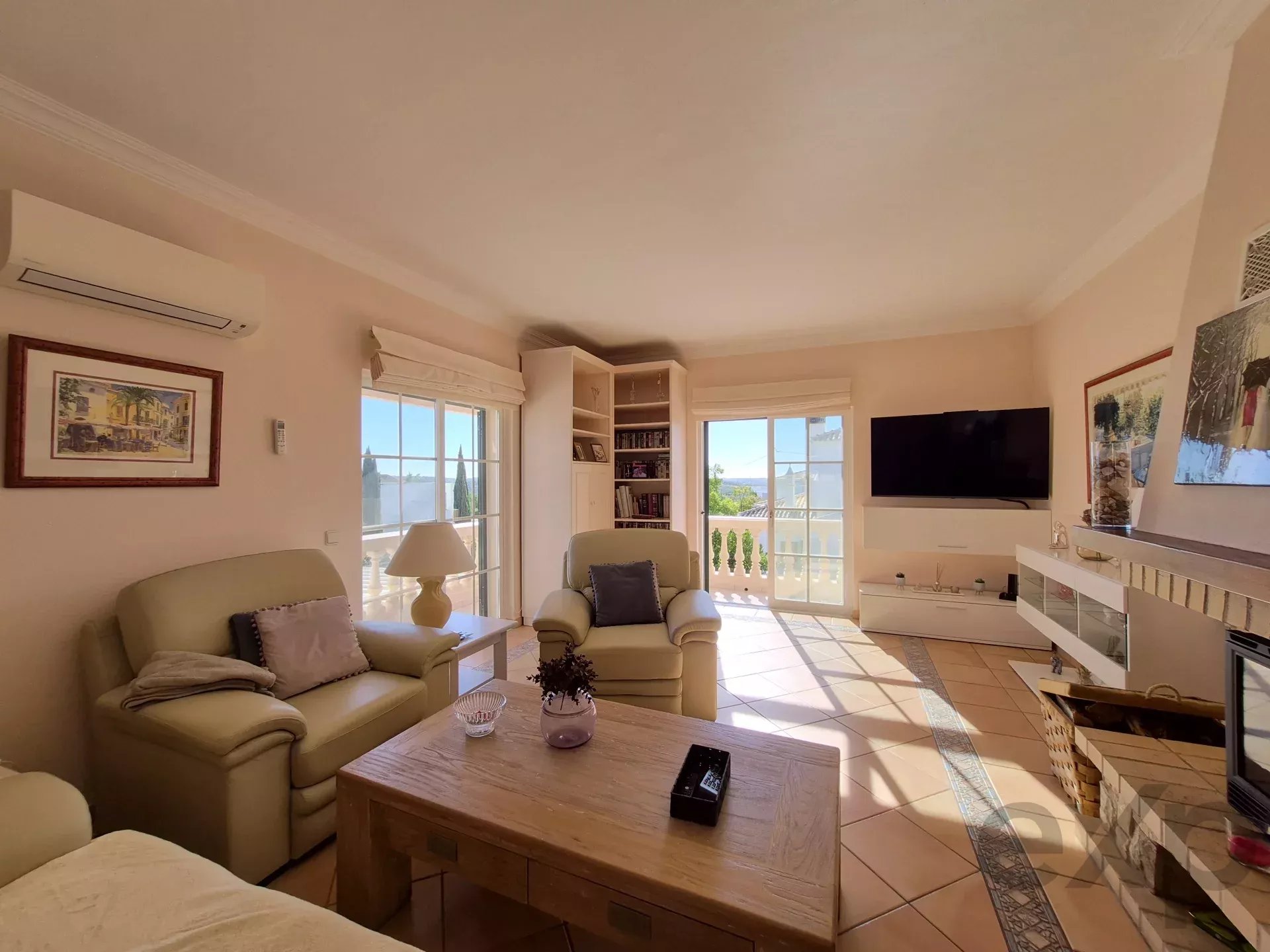 Three‑bedroom house, includes a one‑bedroom annex, swimming pool and garage 86405935 image 8