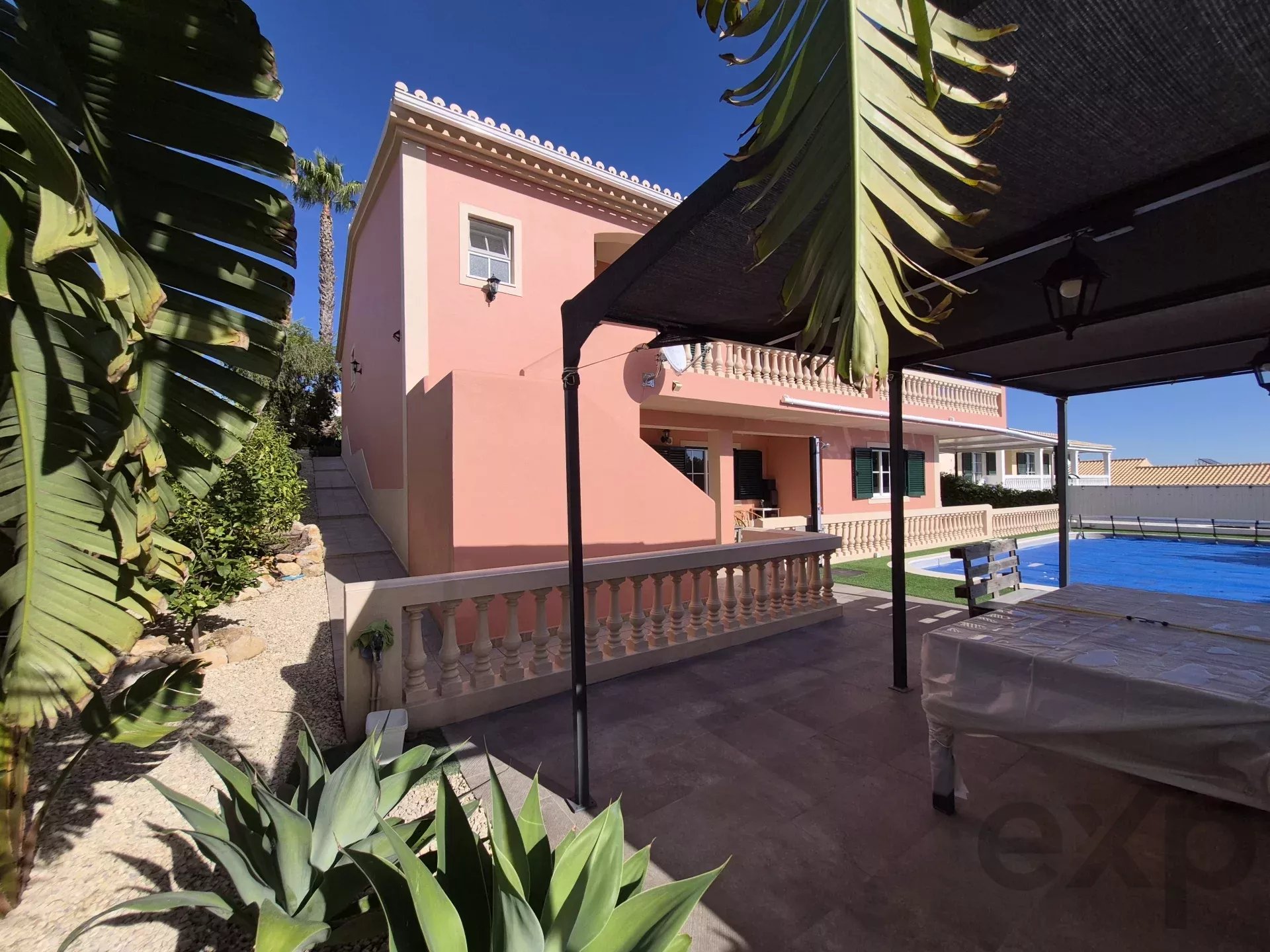 Three‑bedroom house, includes a one‑bedroom annex, swimming pool and garage 86405935 image 64