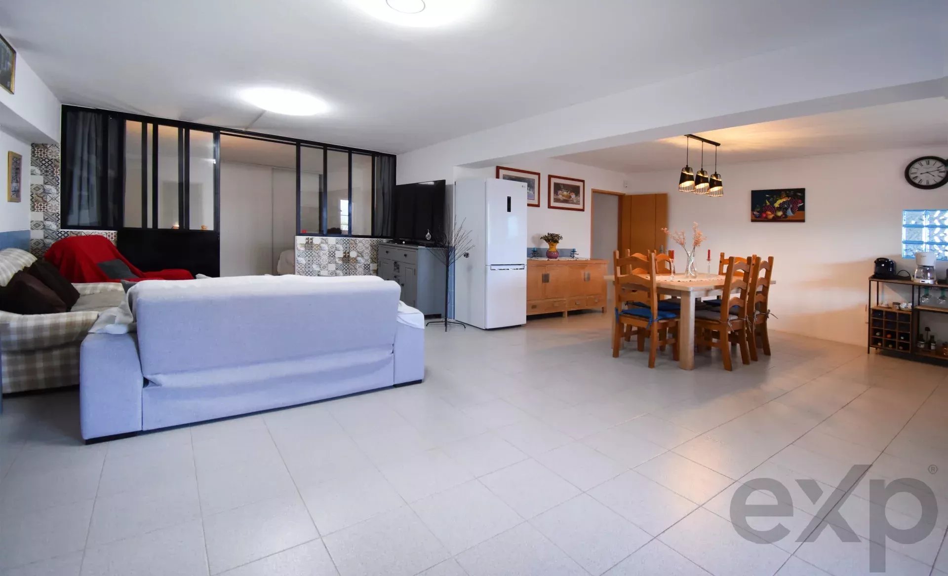 Three‑bedroom house, includes a one‑bedroom annex, swimming pool and garage 86405935 image 55
