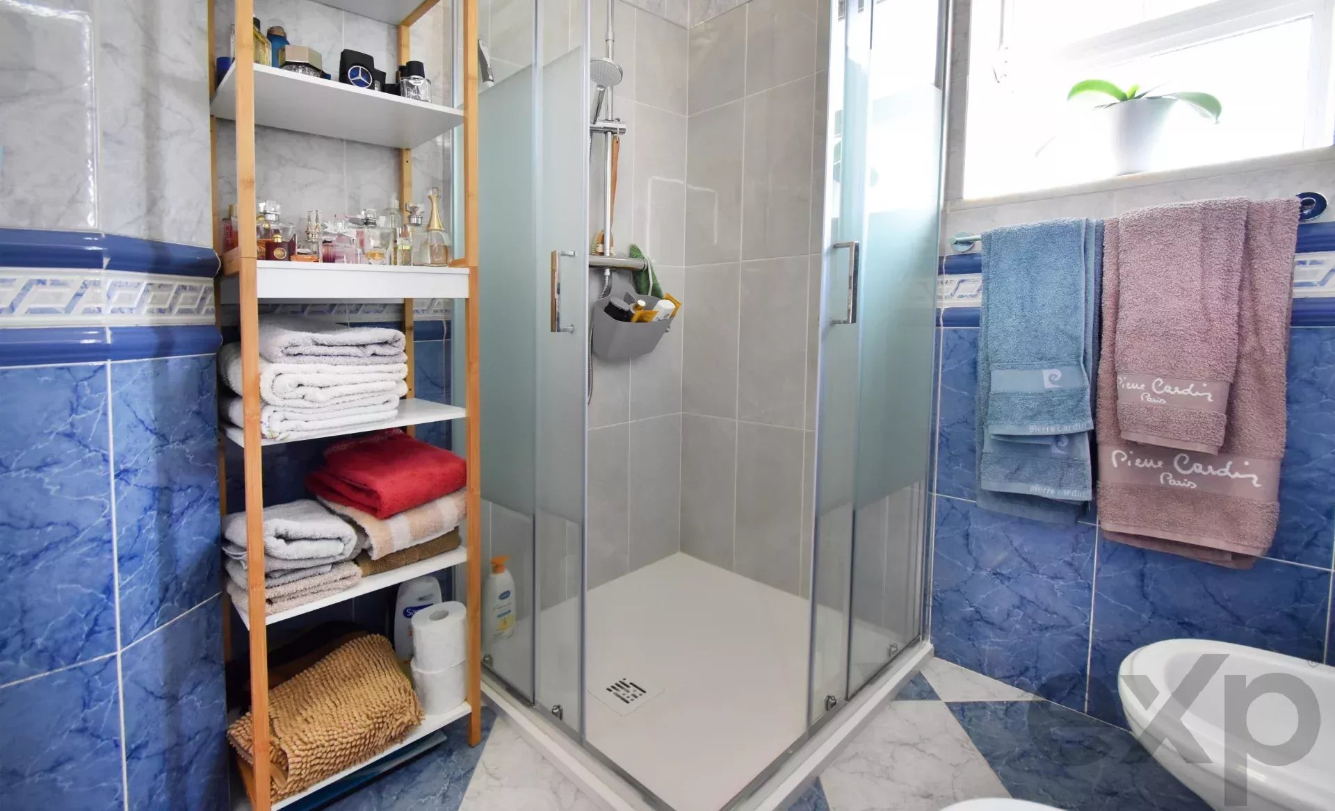 Three‑bedroom house, includes a one‑bedroom annex, swimming pool and garage 86405935 image 27