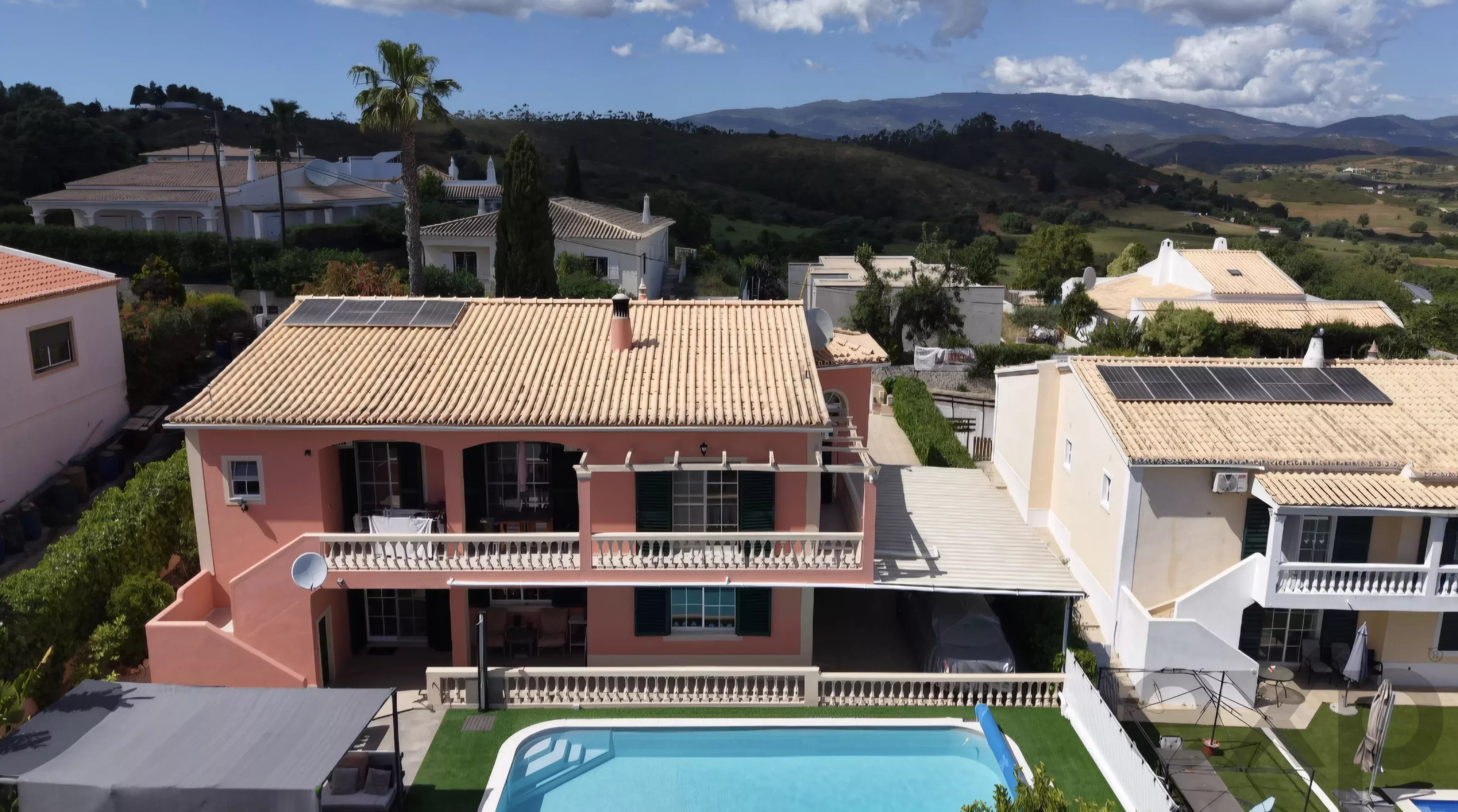 Three‑bedroom house, includes a one‑bedroom annex, swimming pool and garage 86405935 image 67