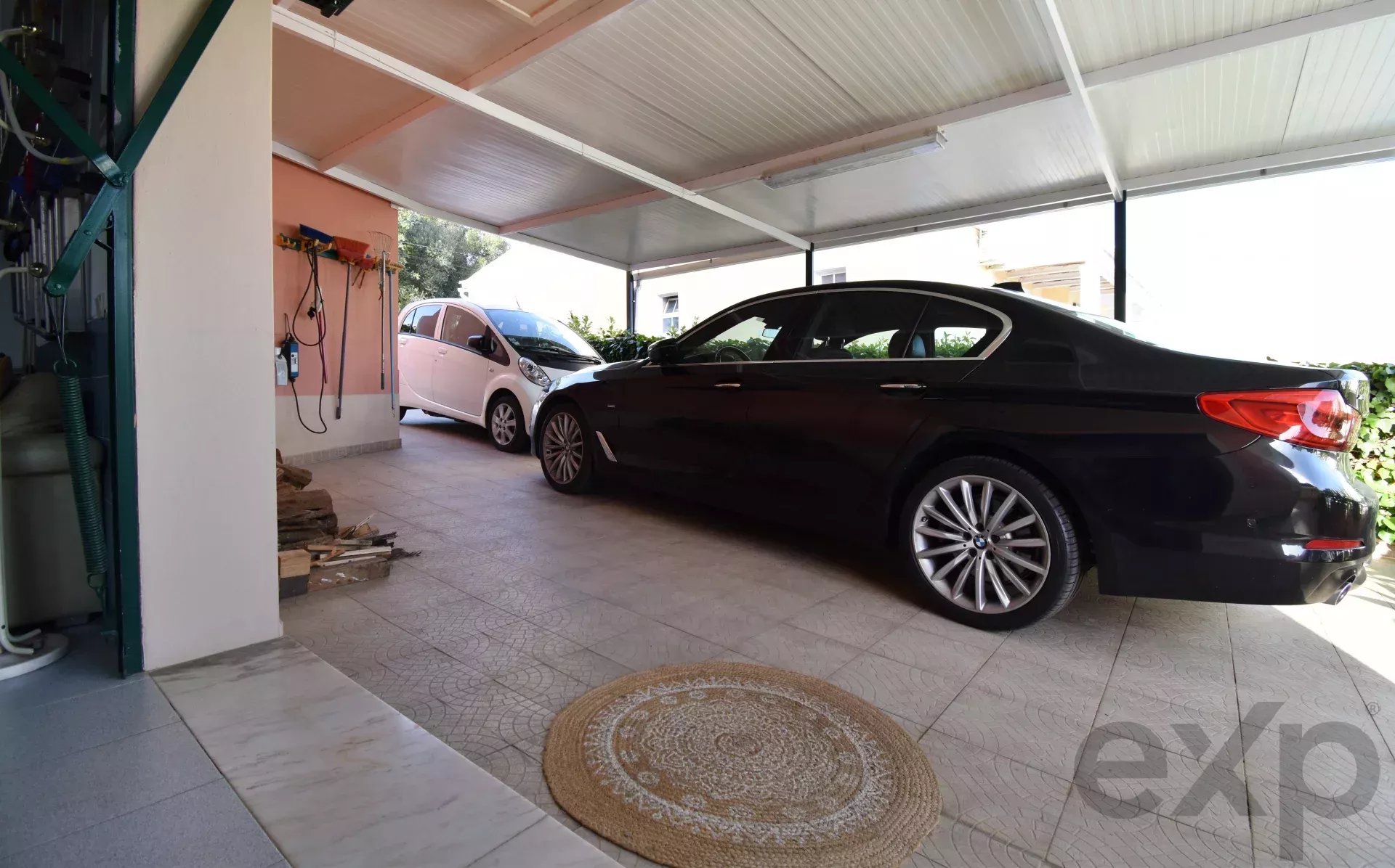 Three‑bedroom house, includes a one‑bedroom annex, swimming pool and garage 86405935 image 59