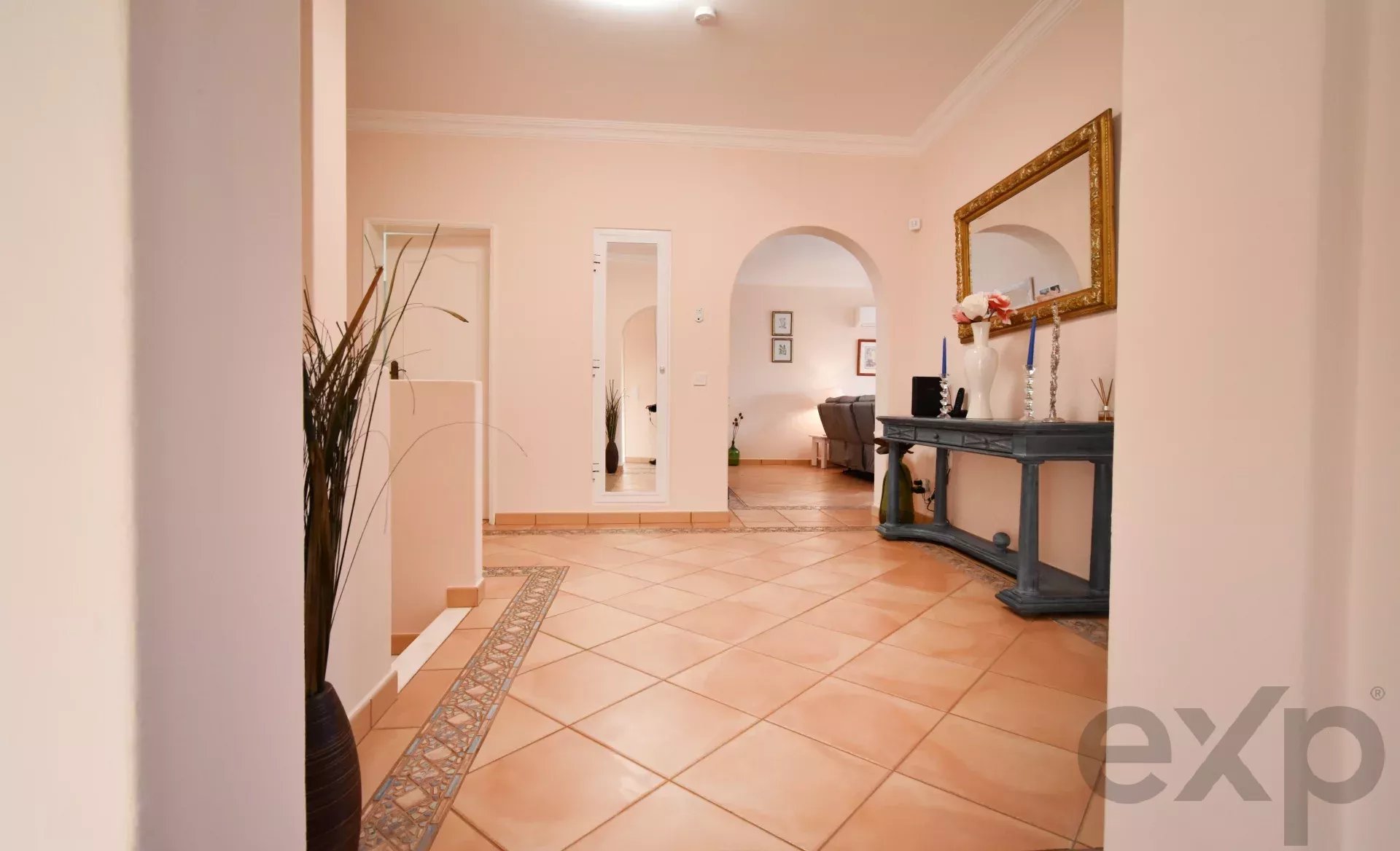 Three‑bedroom house, includes a one‑bedroom annex, swimming pool and garage 86405935 image 41