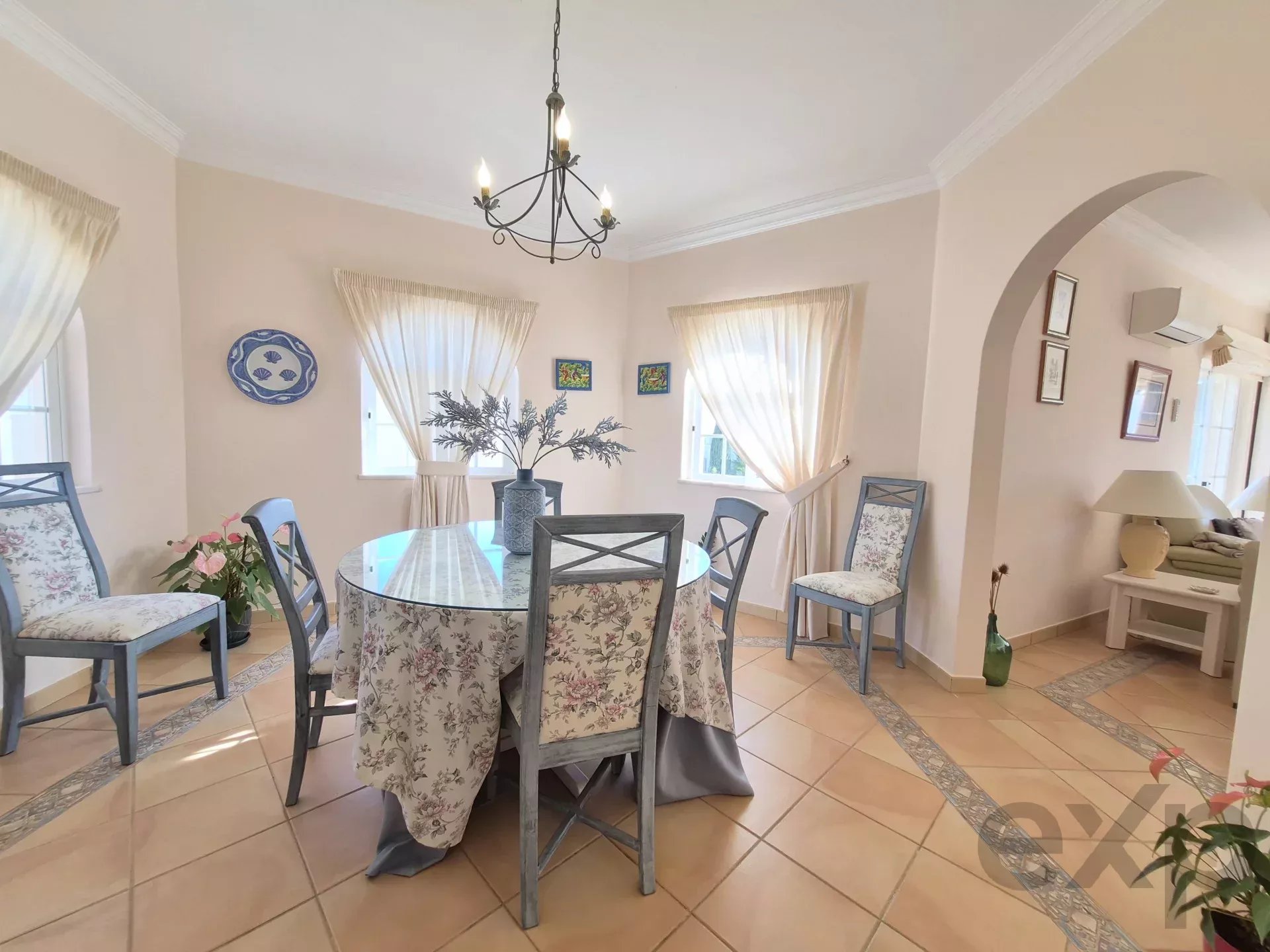 Three‑bedroom house, includes a one‑bedroom annex, swimming pool and garage 86405935 image 15