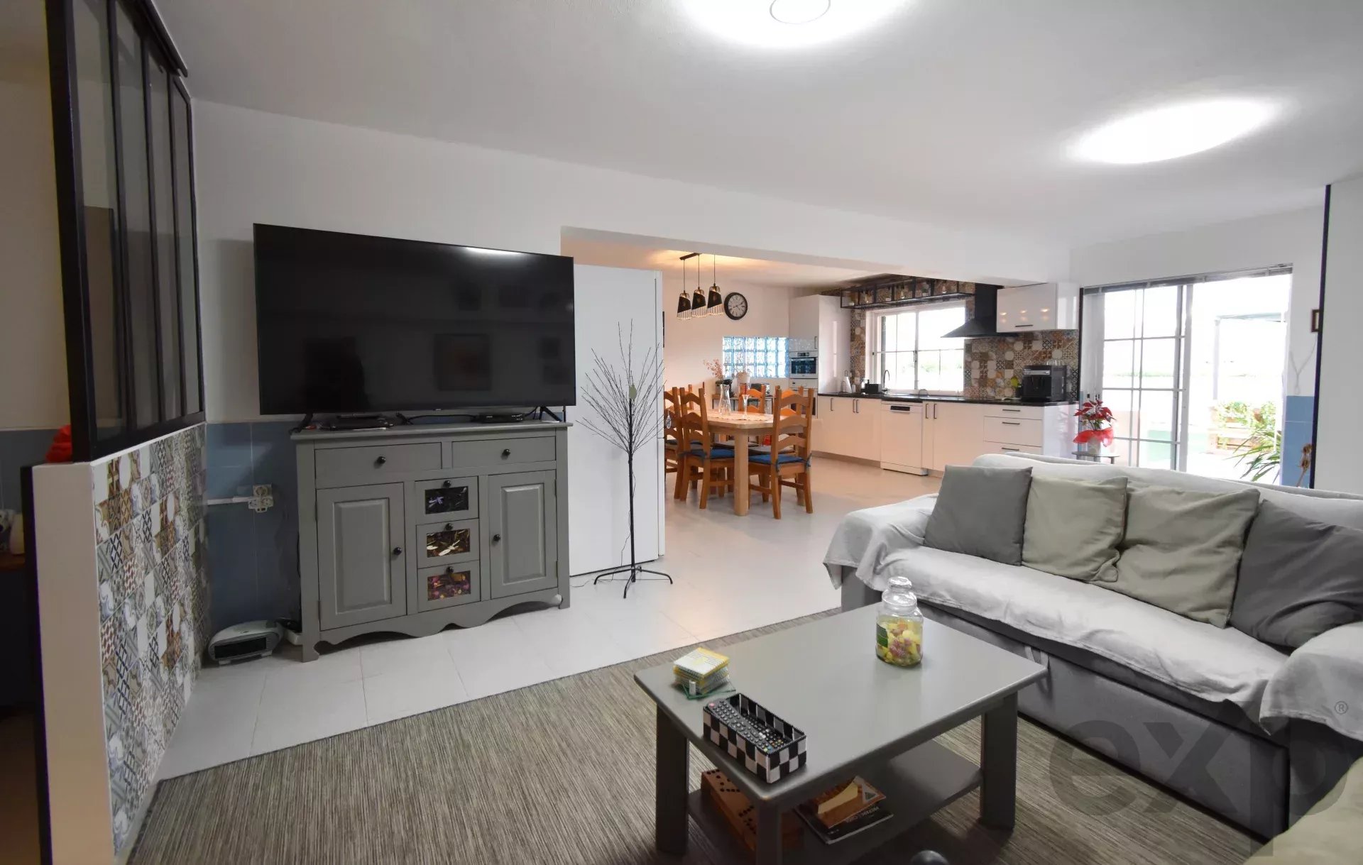 Three‑bedroom house, includes a one‑bedroom annex, swimming pool and garage 86405935 image 50