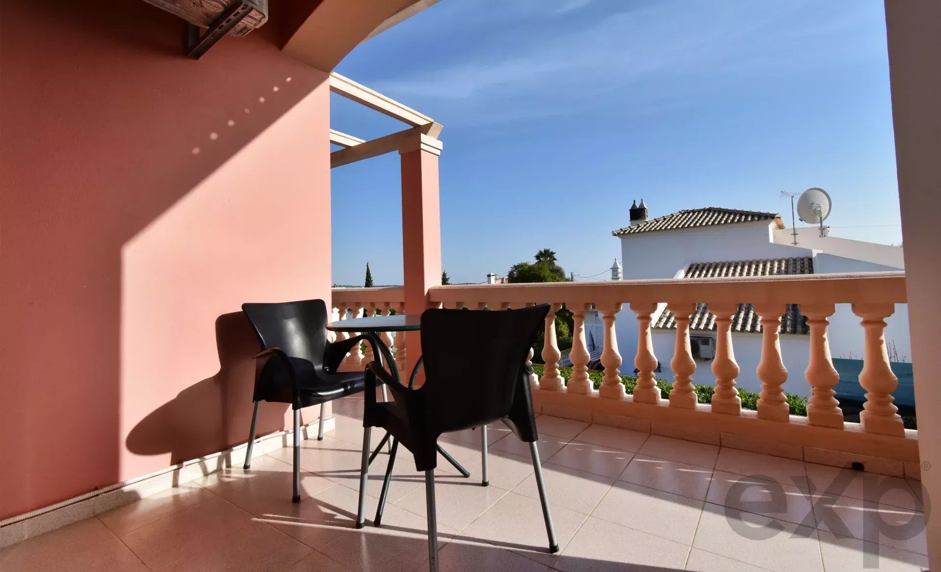 Three‑bedroom house, includes a one‑bedroom annex, swimming pool and garage 86405935 image 20