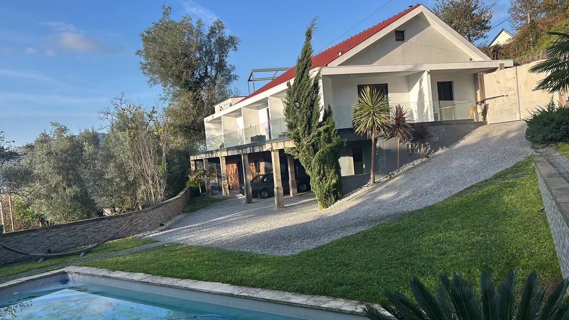 Moradia V5 com Piscina Privada na Montanha – Um Refúgio, Um Investimento patrimonial para um novo Estilo de Vida!