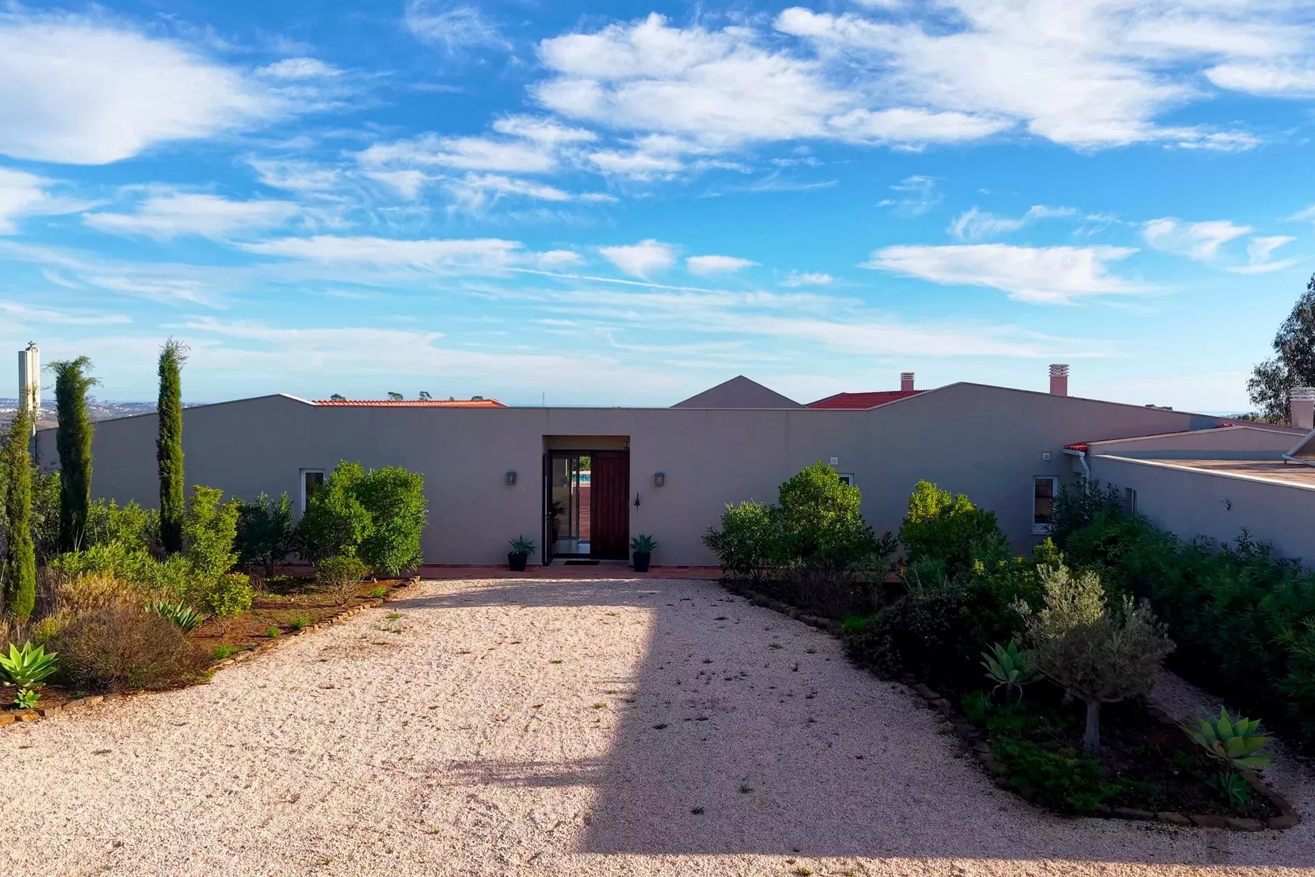 Herdade de 271 Hectares com Villa de Luxo, 9 Lagoas e Mais