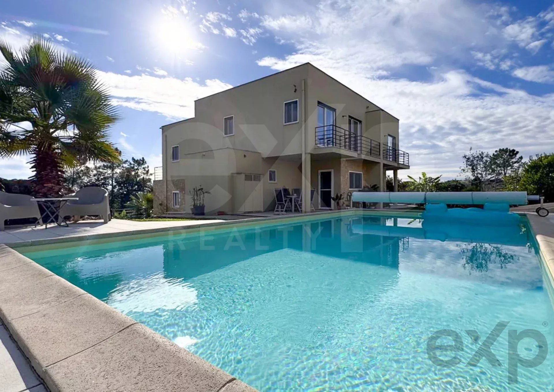 Propriedade excecional com 2 casas + Estúdio com piscina e vista deslumbrante em Aljubarrota