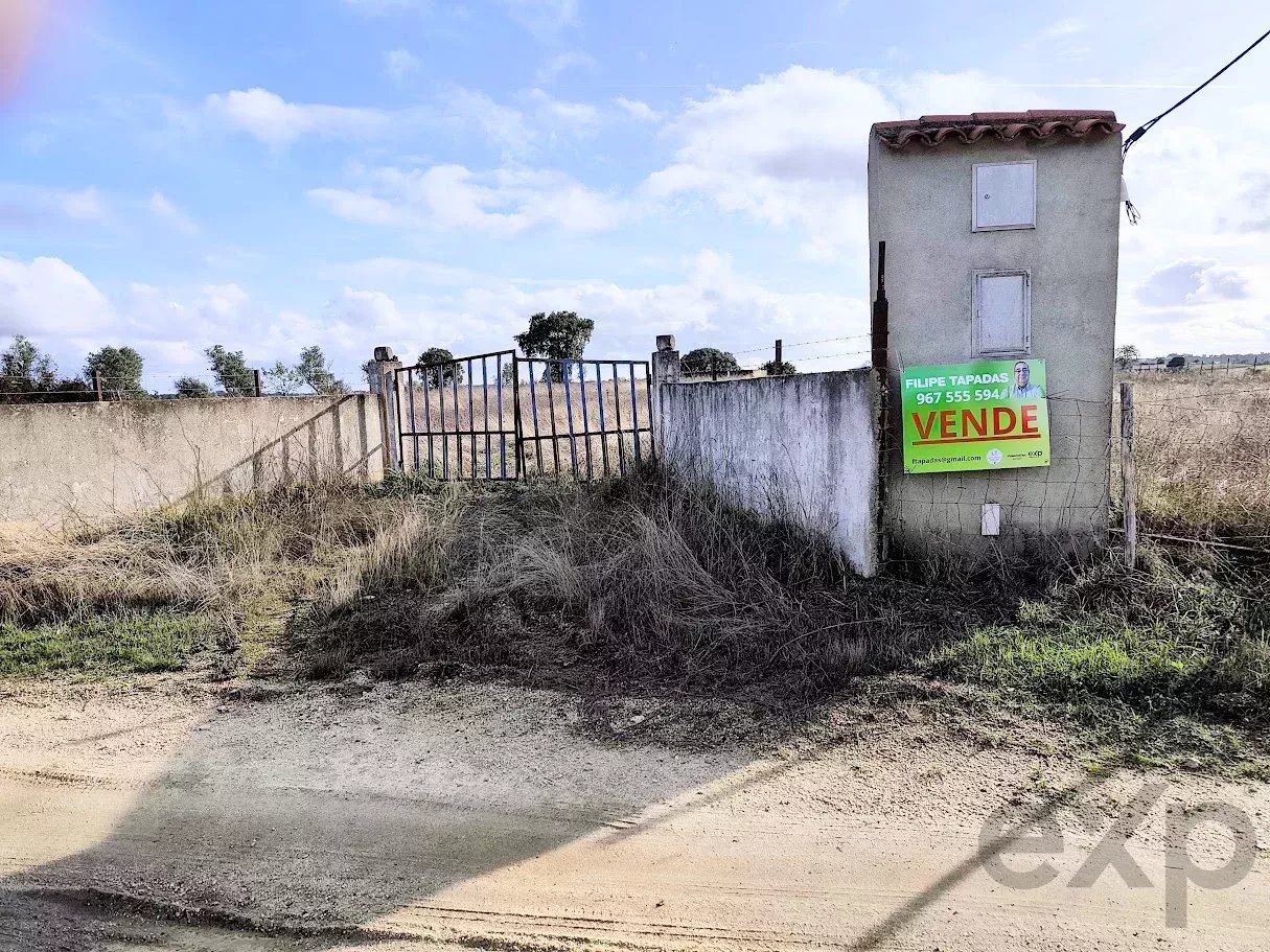 Terreno com dependência agricola