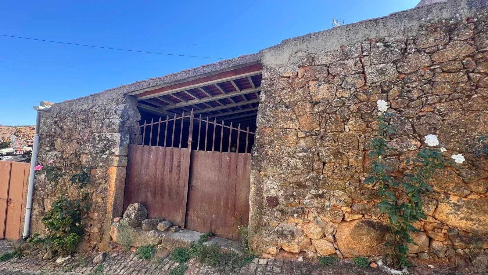 Casa de campo para restaurar – 123 m² em Aranhas