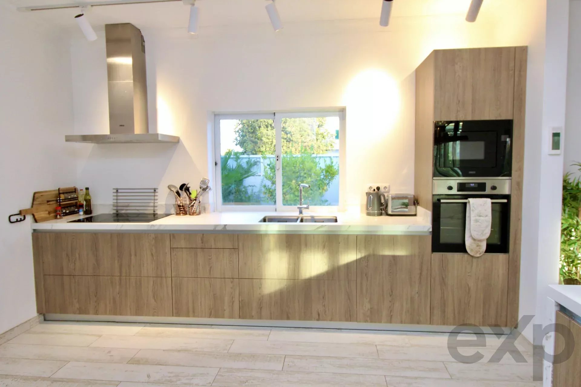 Moradia V5 Luxuosa com Piscina na Fuzeta
