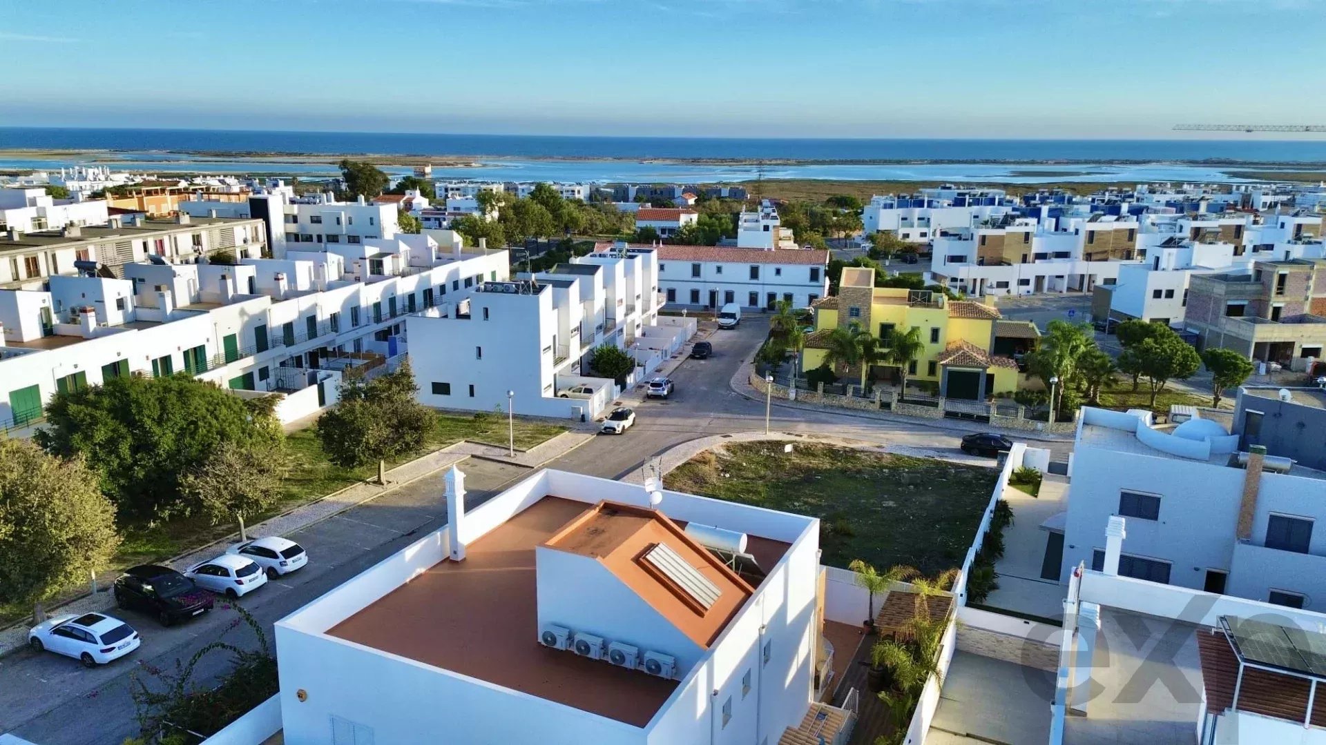 Moradia V5 Luxuosa com Piscina na Fuzeta