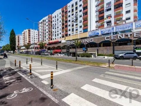 Loja - Centro comercial Massamá