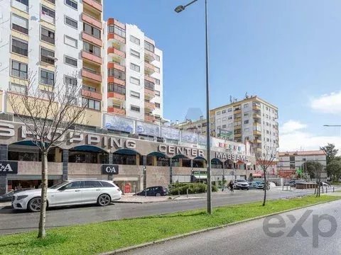 Loja - Centro comercial Massamá