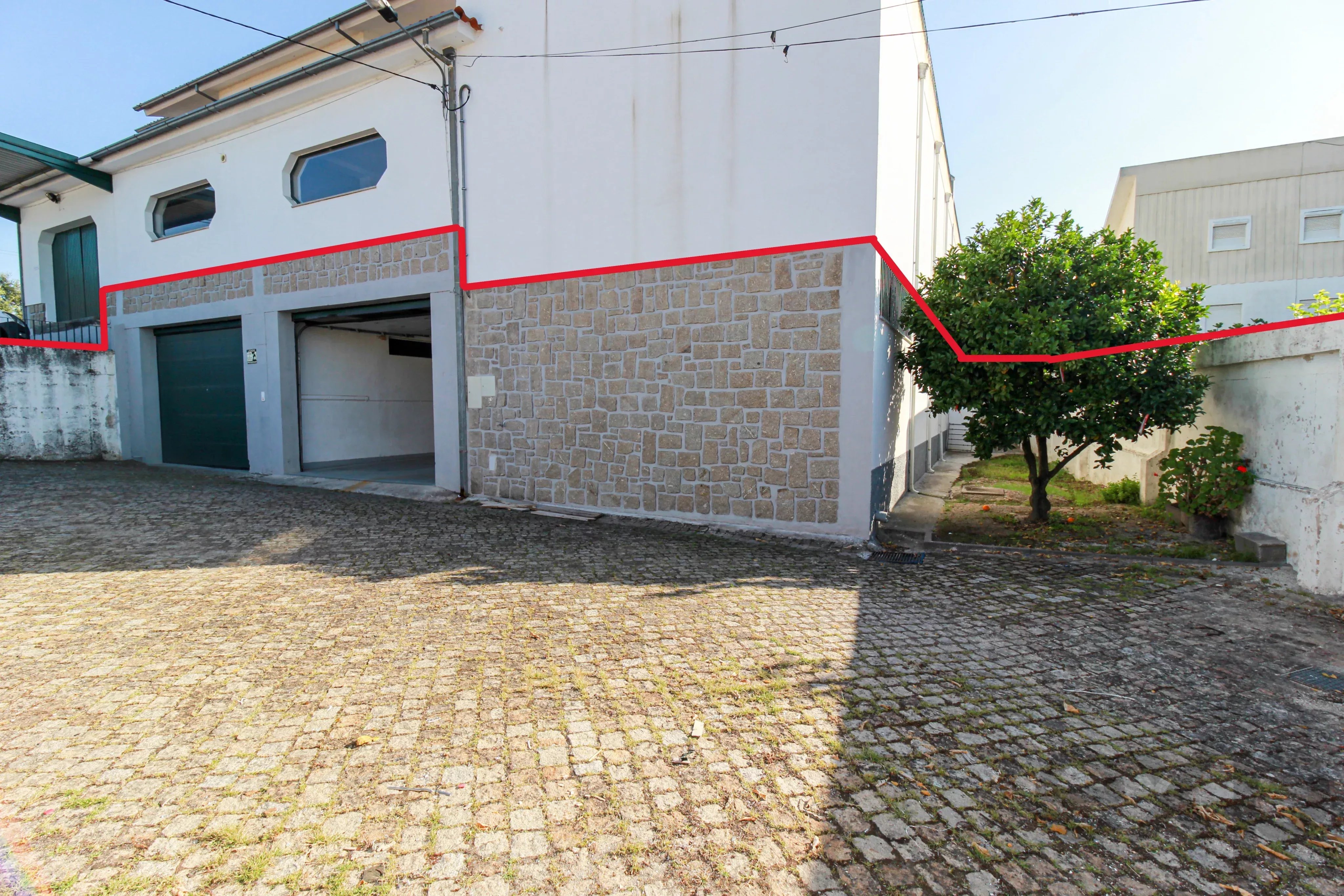 Garagem Complementar a com Potencial Único de Expansão Empresarial
