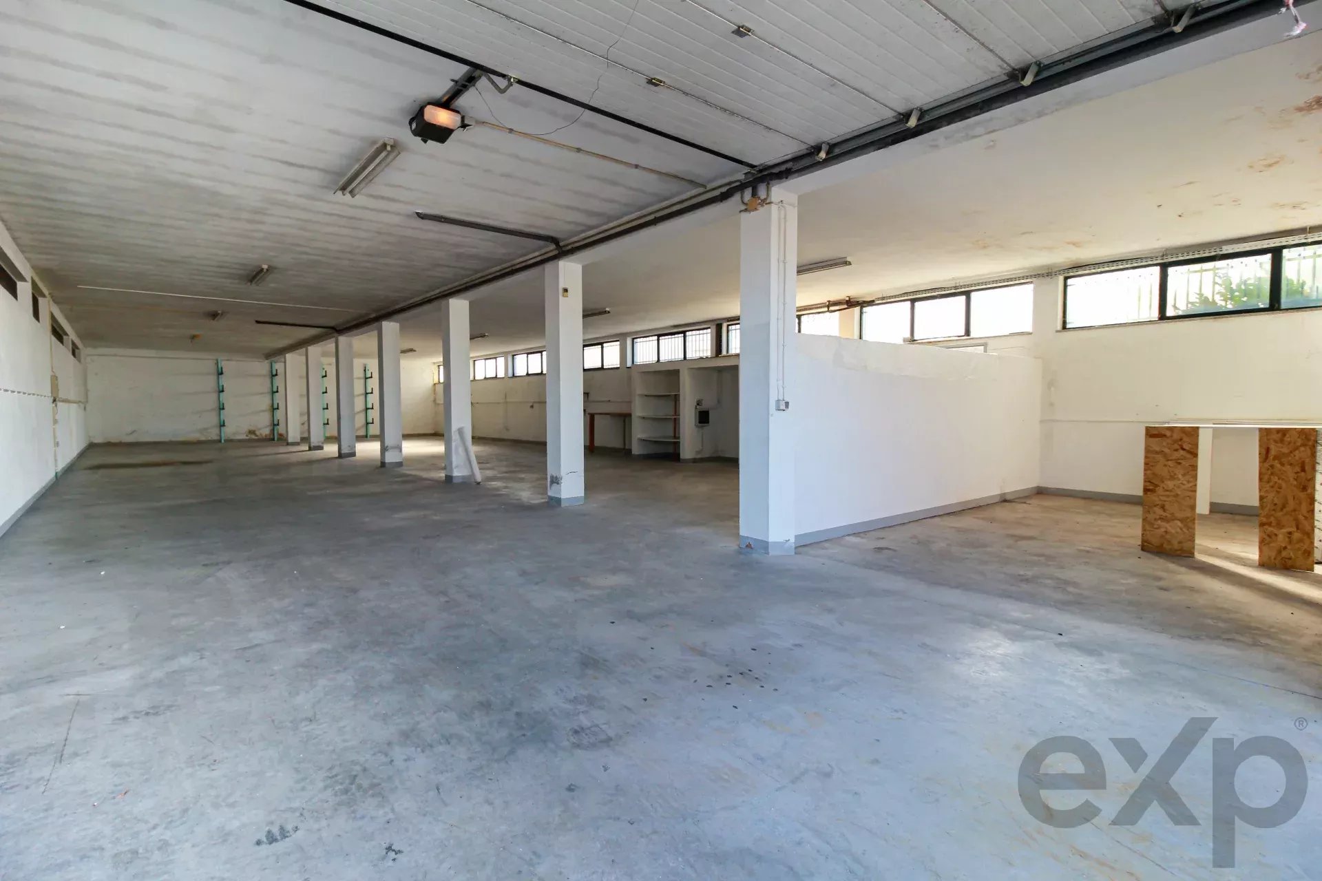 Garagem Complementar a com Potencial Único de Expansão Empresarial