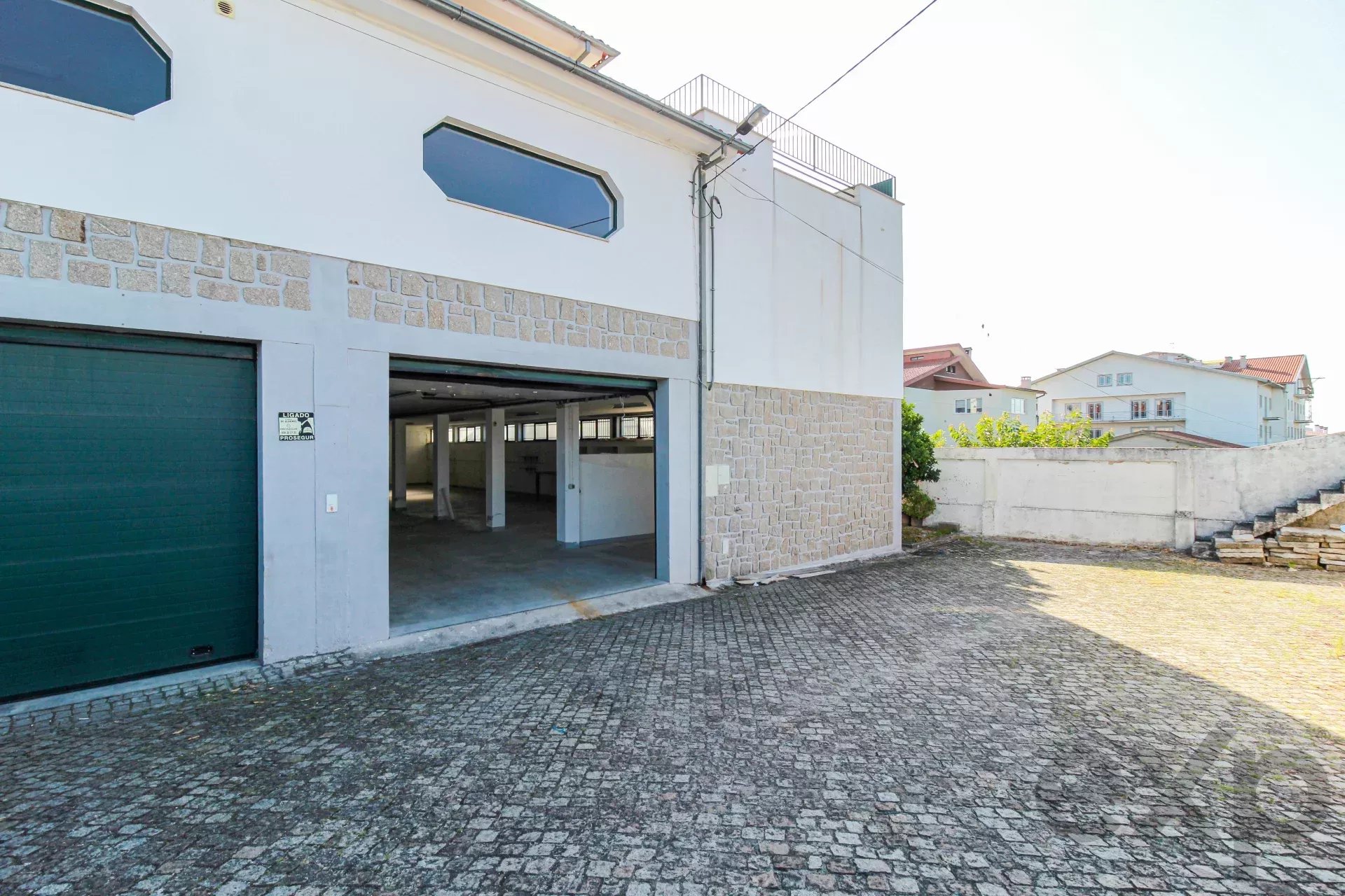Garagem Complementar a com Potencial Único de Expansão Empresarial