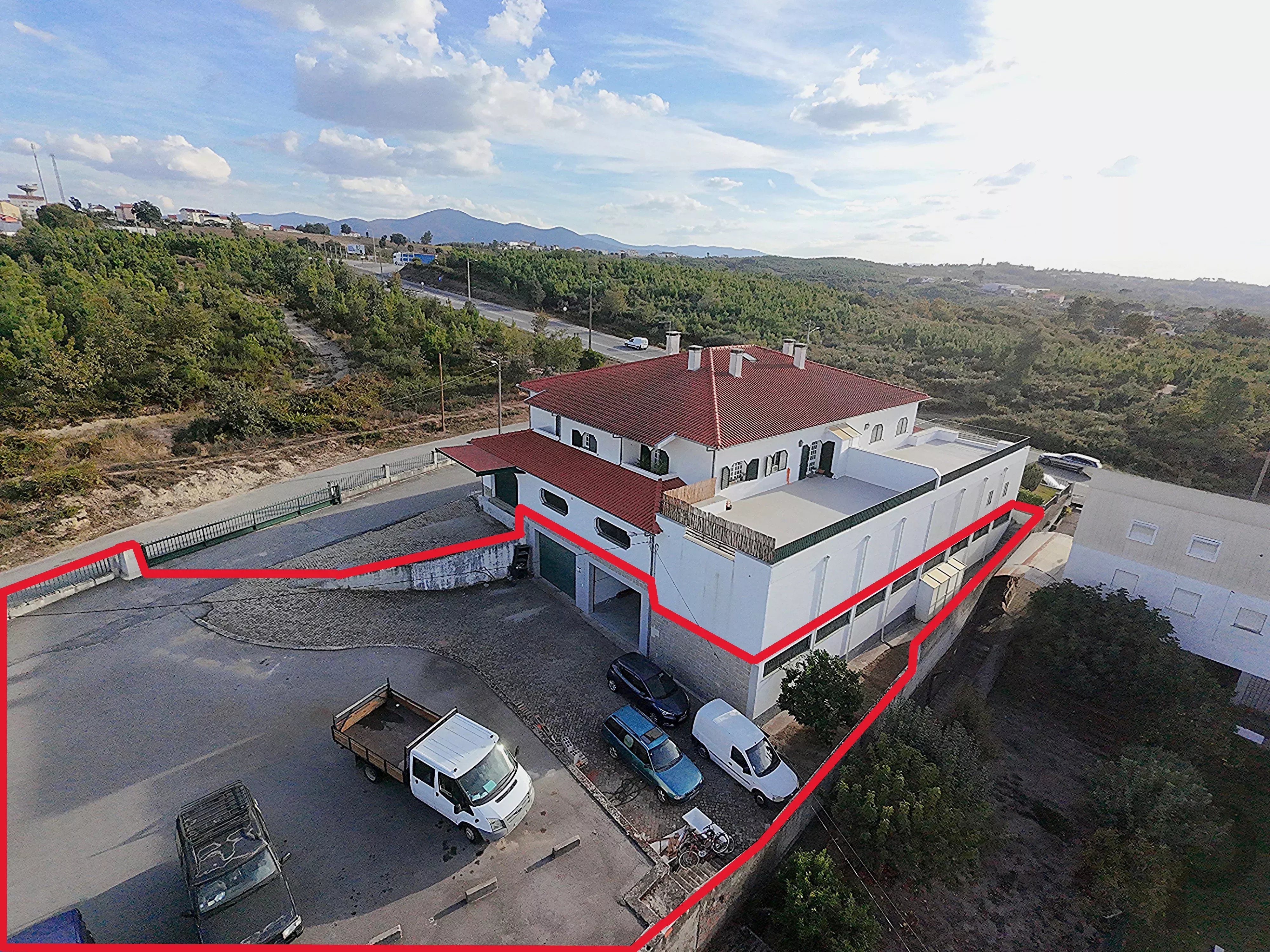 Garagem Complementar a com Potencial Único de Expansão Empresarial
