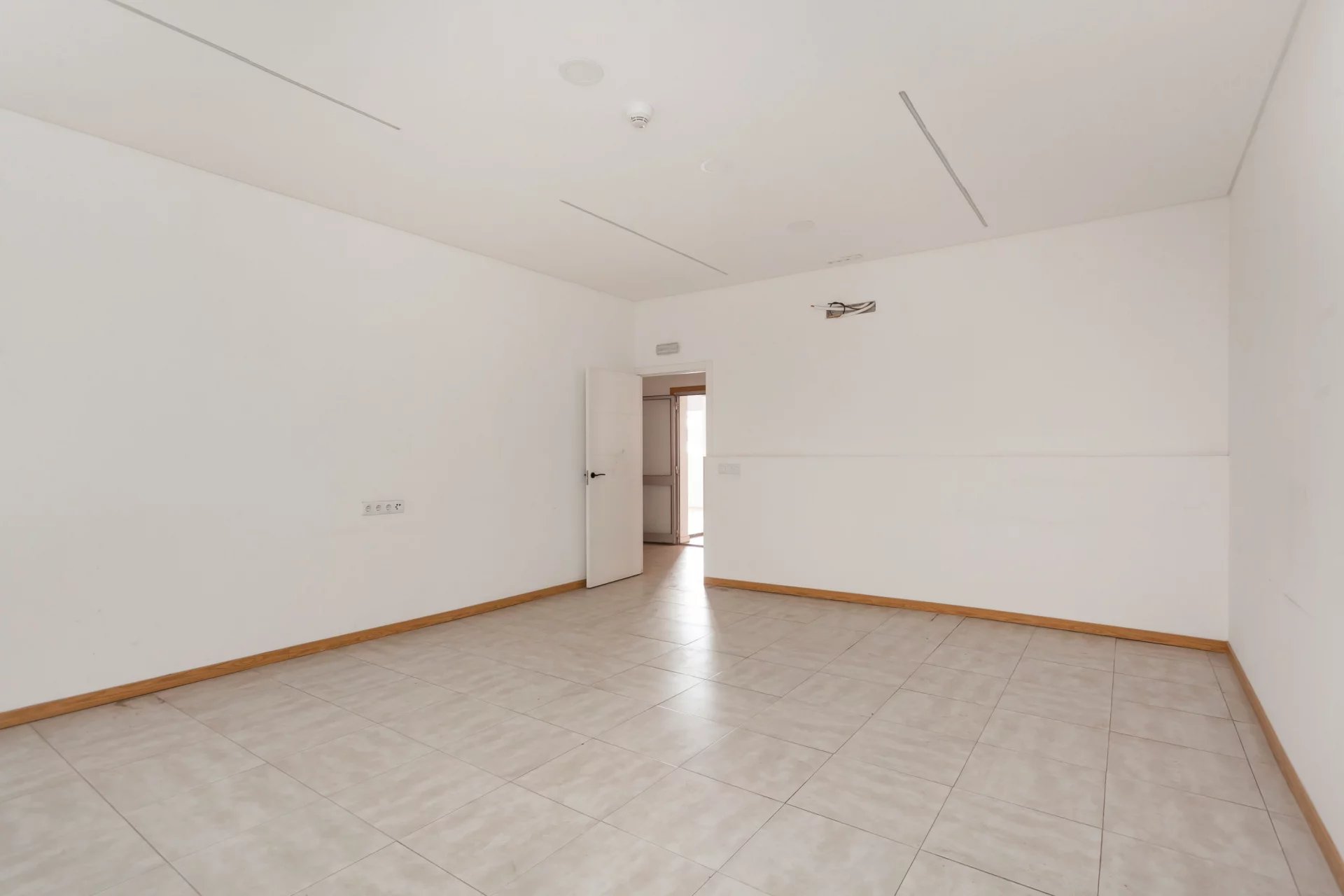 Armazéns for rent in Perafita, Lavra e Santa Cruz do Bispo, Rua das Rosas 188, 4455-263 Perafita, Lavra e Santa Cruz do Bispo, 612 m²