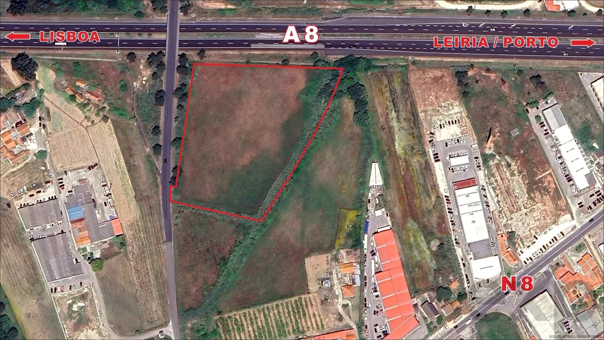 Terreno plano, com 16.947 m², para desenvolvimento industrial/logístico, junto à autoestrada A8 (Lisboa/Leiria/Porto).