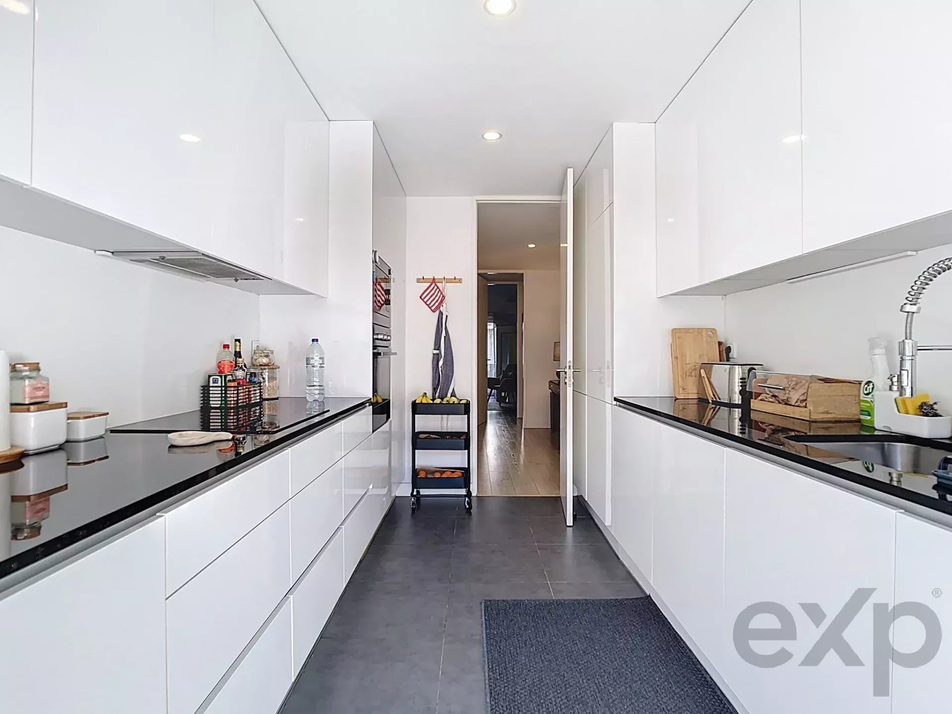 Elegant T3 apartment with balcony and parking, Campolide, Lisbon 86512289 image 12