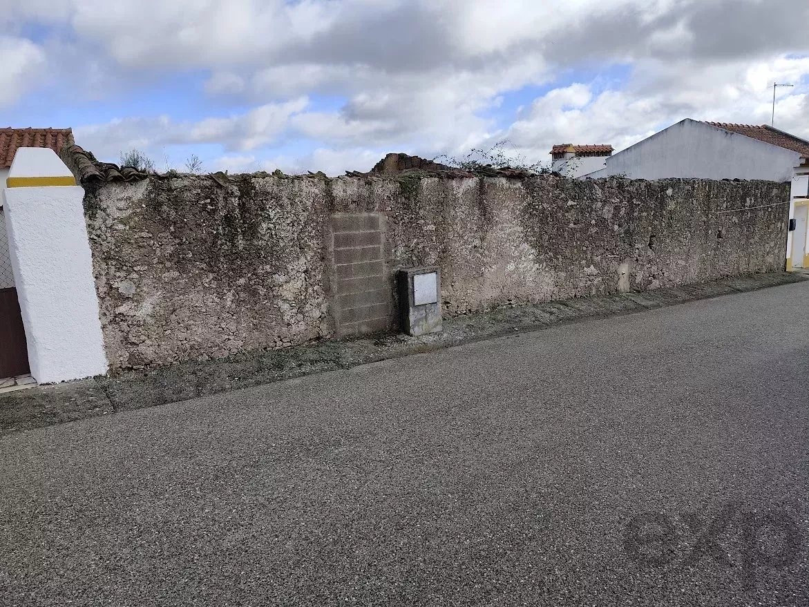 Lote Urbano de 726m² em Comenda, Portugal
