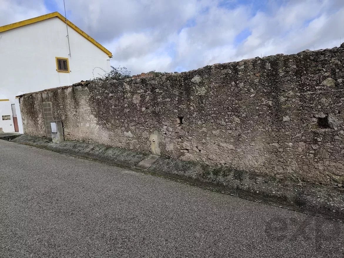 Lote Urbano de 726m² em Comenda, Portugal