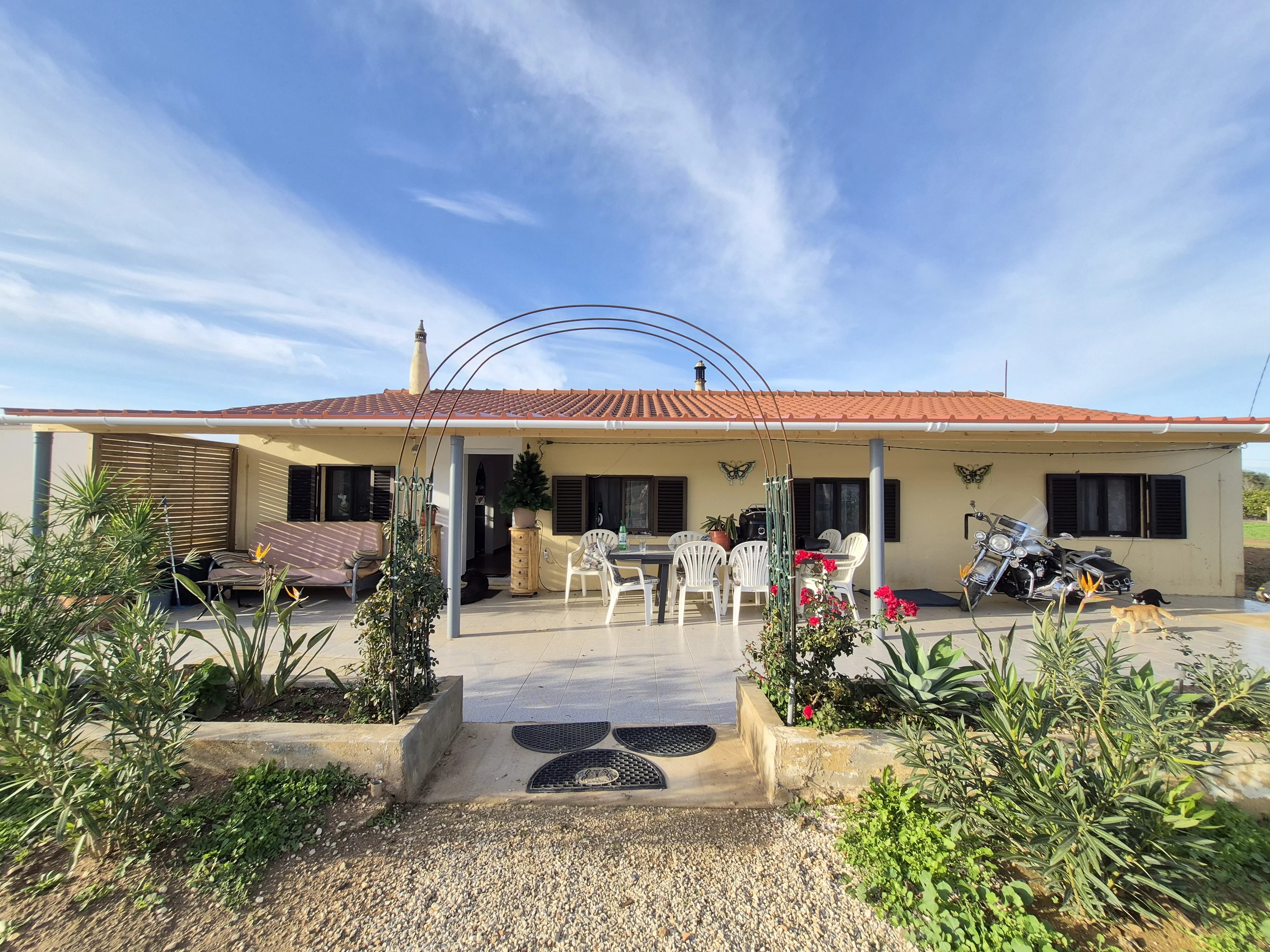 Residential House for sale in Porches, 245 m²