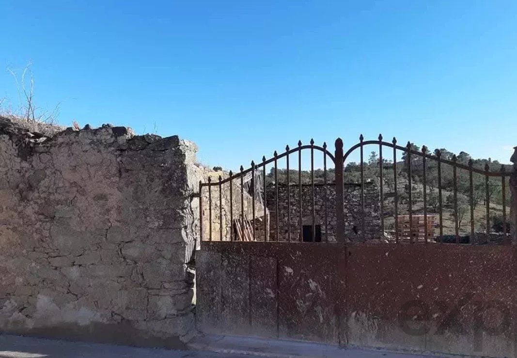 Duas ruínas com terreno perto de Salir - Loulé