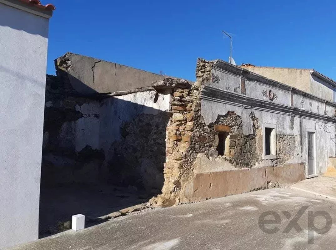 Duas ruínas com terreno perto de Salir - Loulé