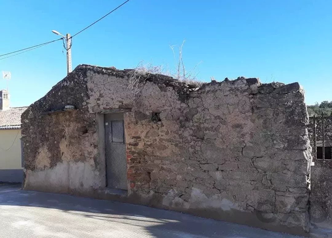 Duas ruínas com terreno perto de Salir - Loulé