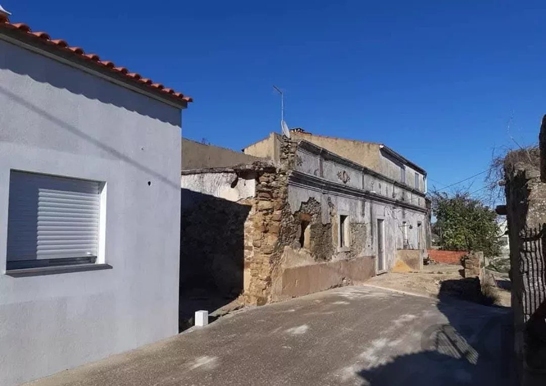 Duas ruínas com terreno perto de Salir - Loulé