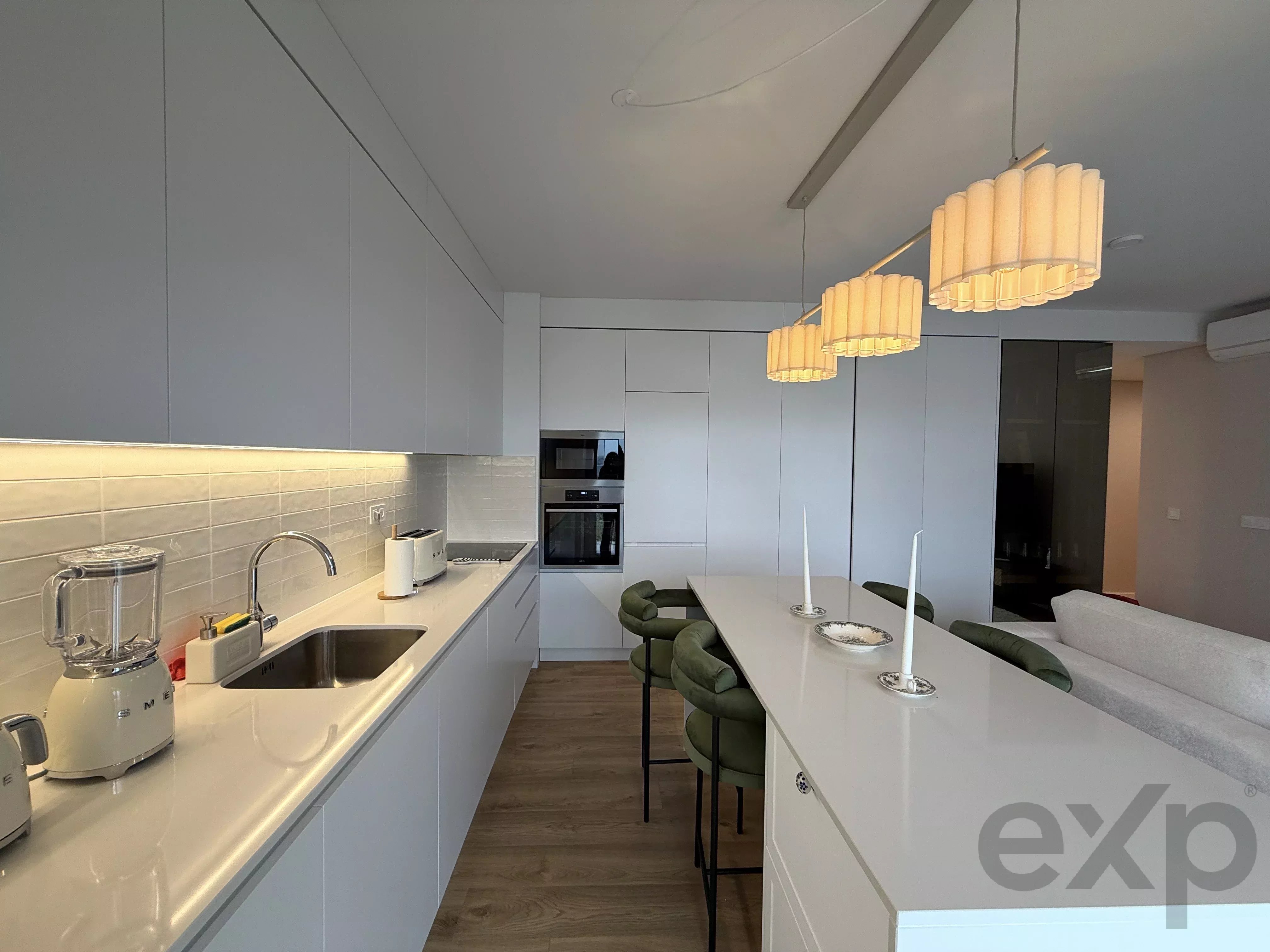 T2 SUITE, PISCINA, VARANDA, GARAGEM