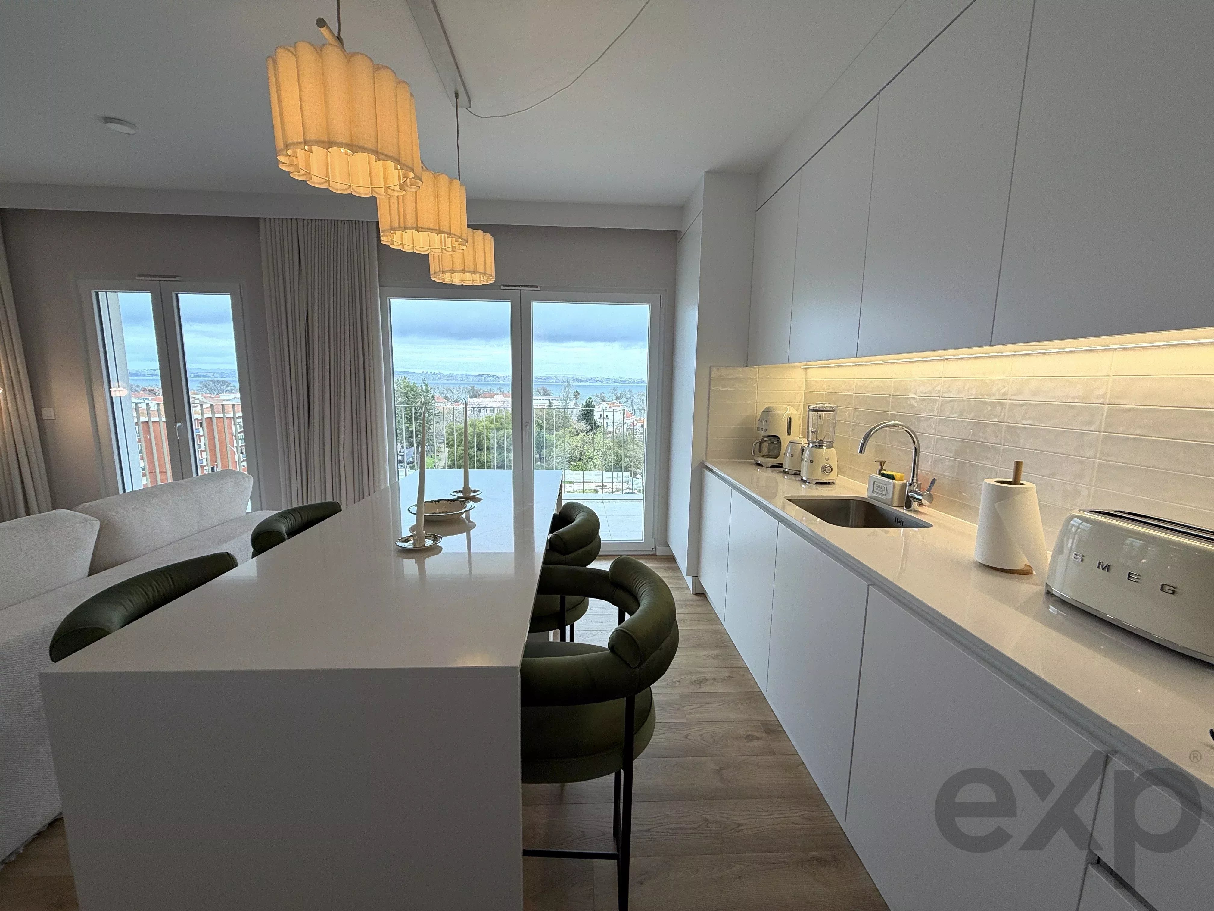 T2 SUITE, PISCINA, VARANDA, GARAGEM